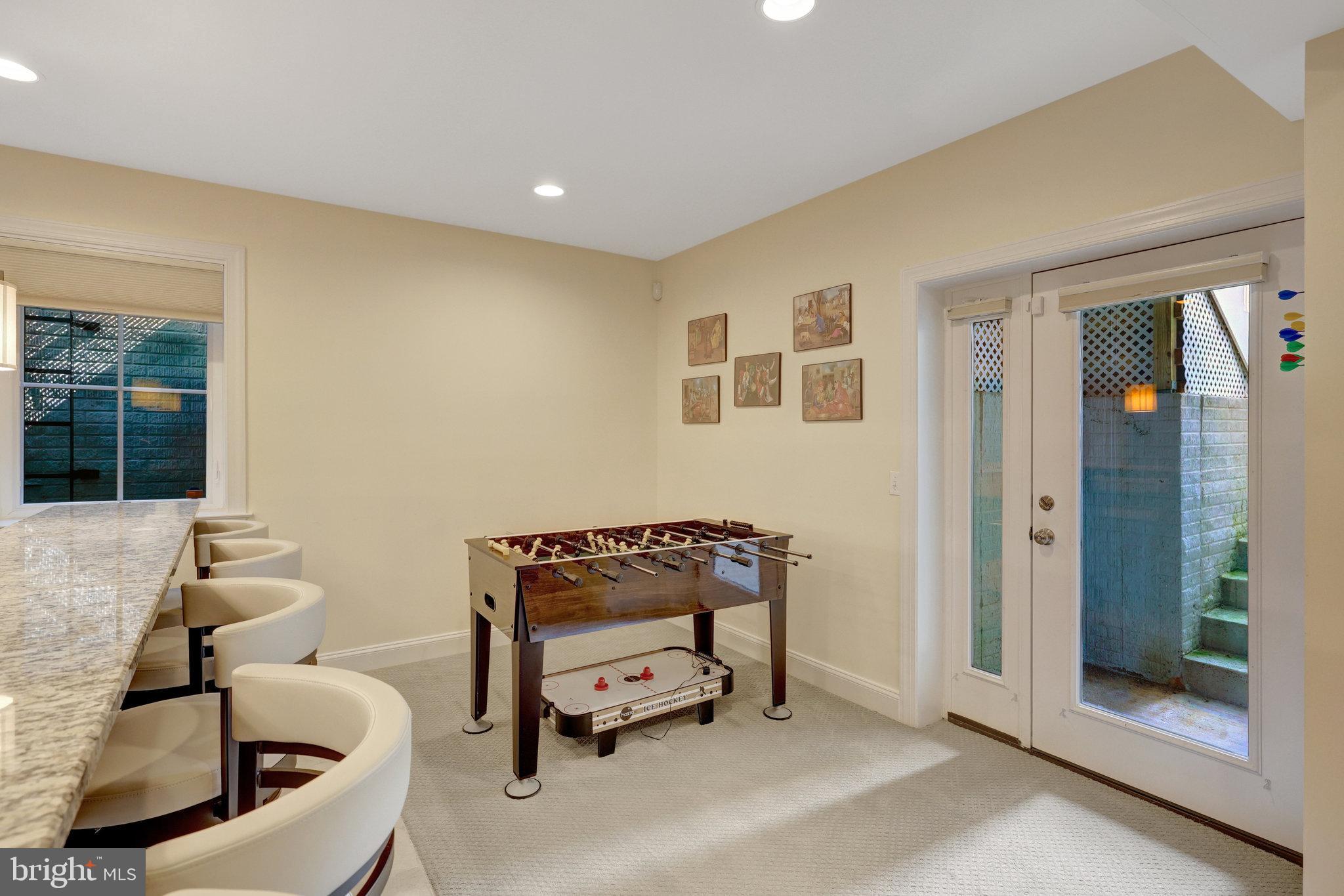 JADE MANOR - Residential