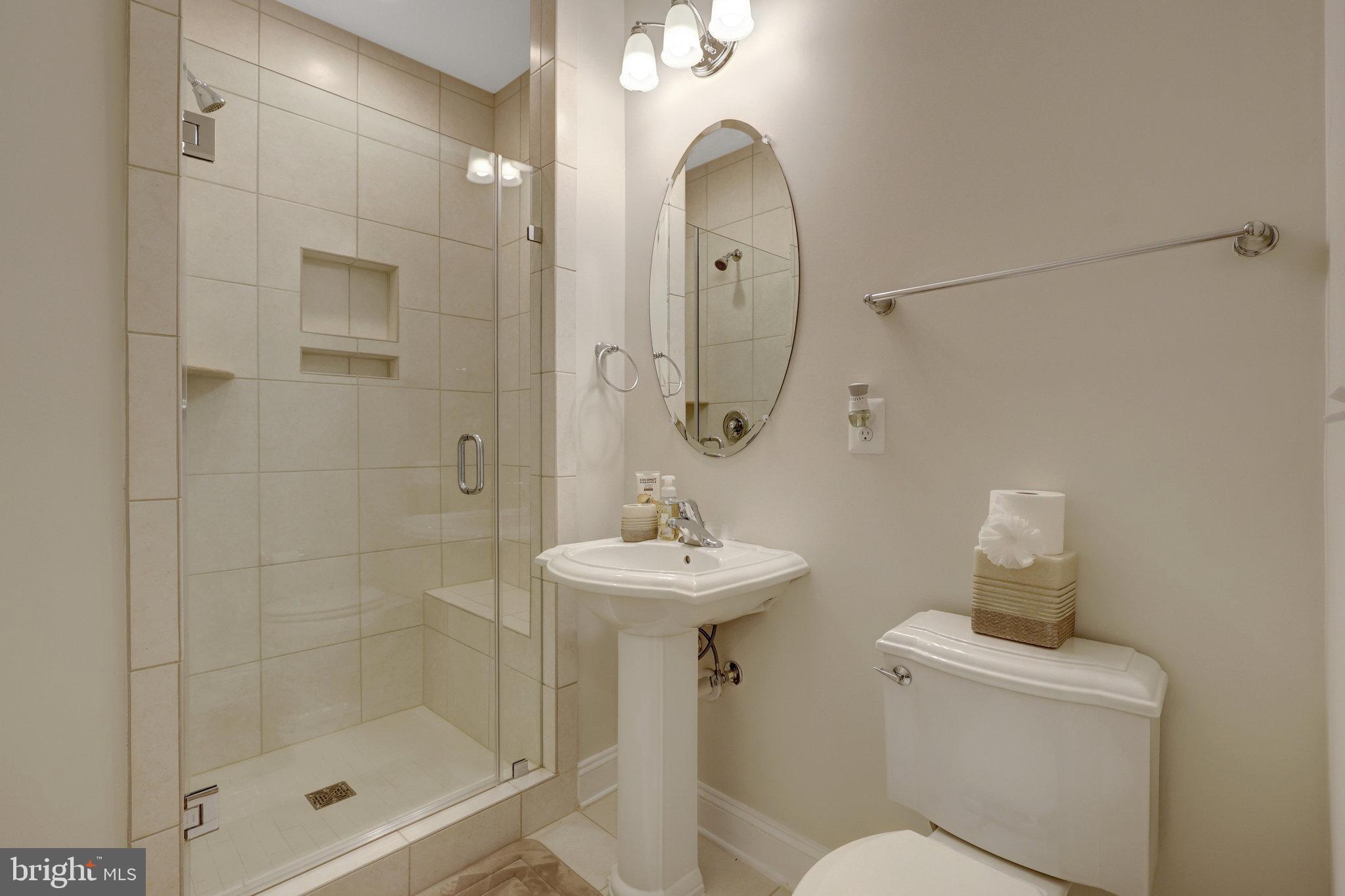 JADE MANOR - Residential