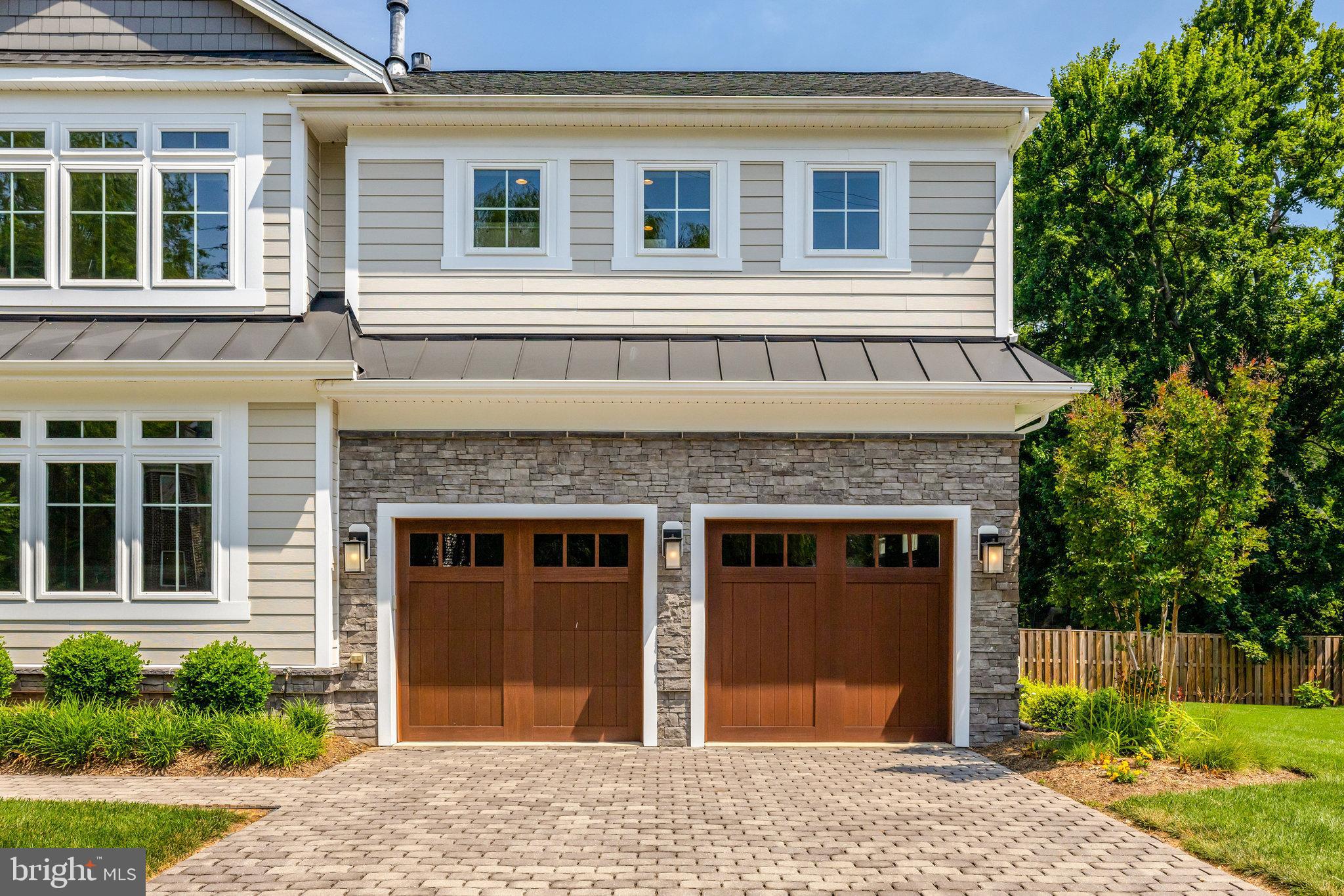 300 JADE COURT NW