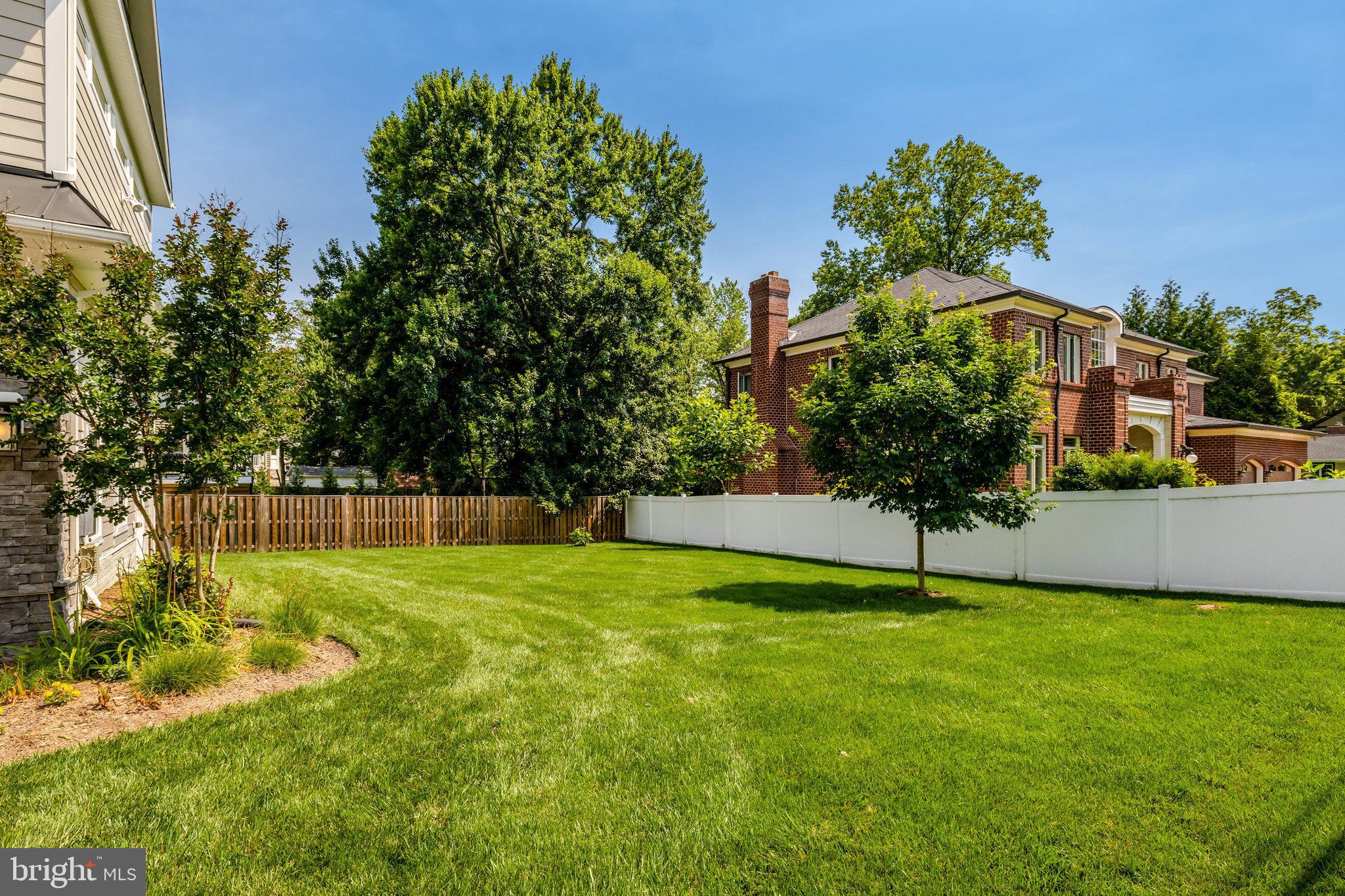 JADE MANOR - Residential