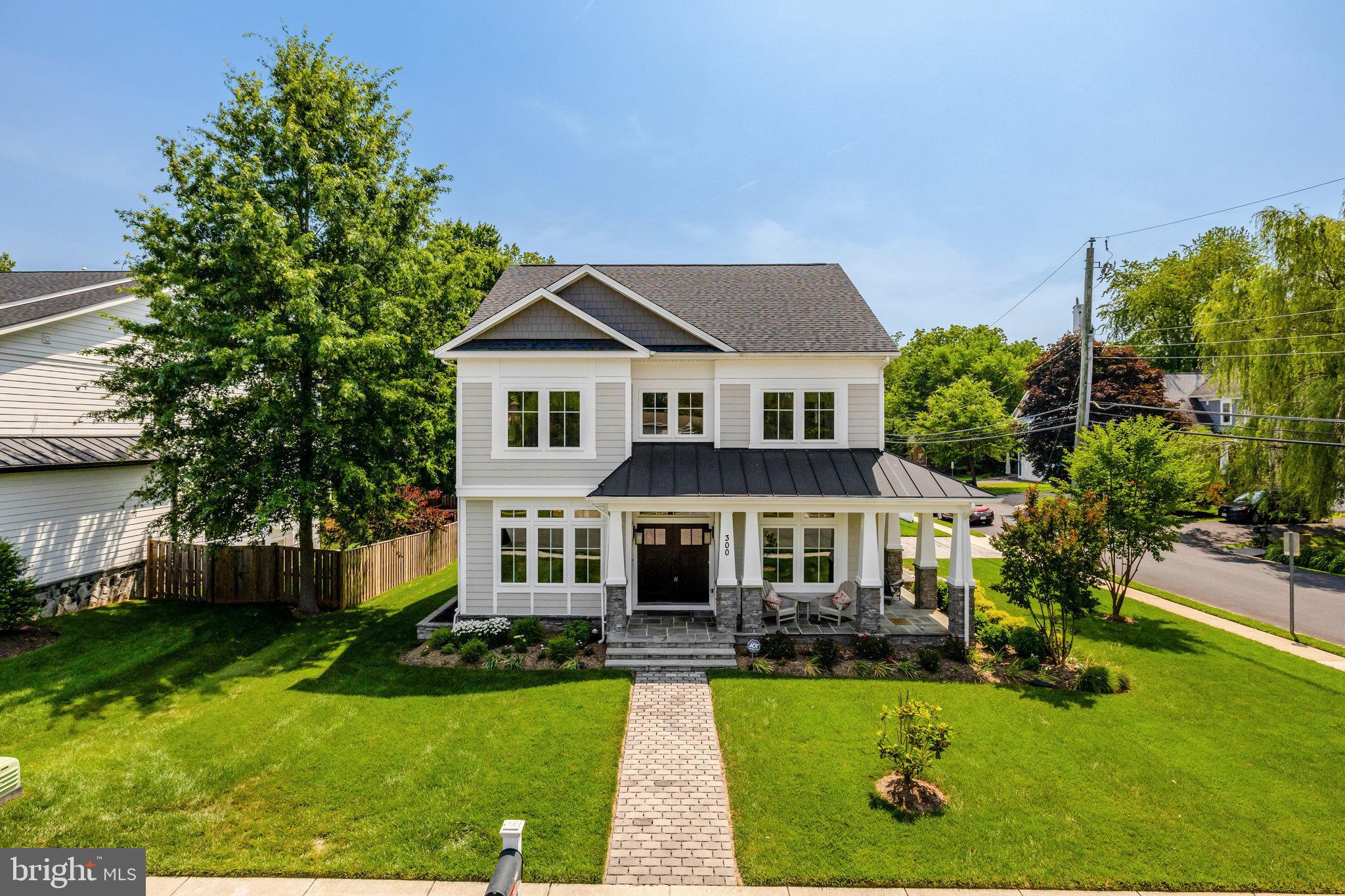 JADE MANOR - Residential