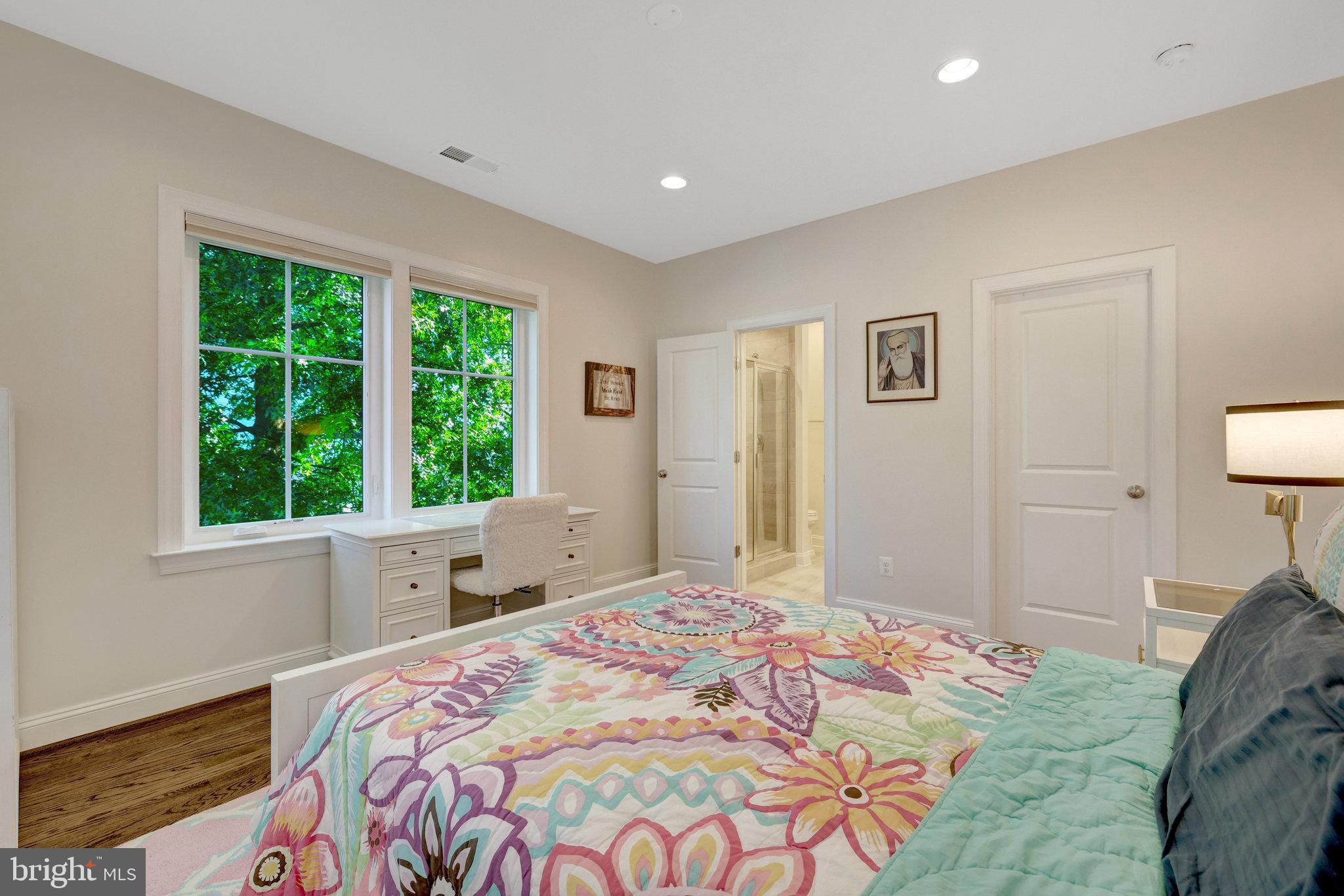 JADE MANOR - Residential