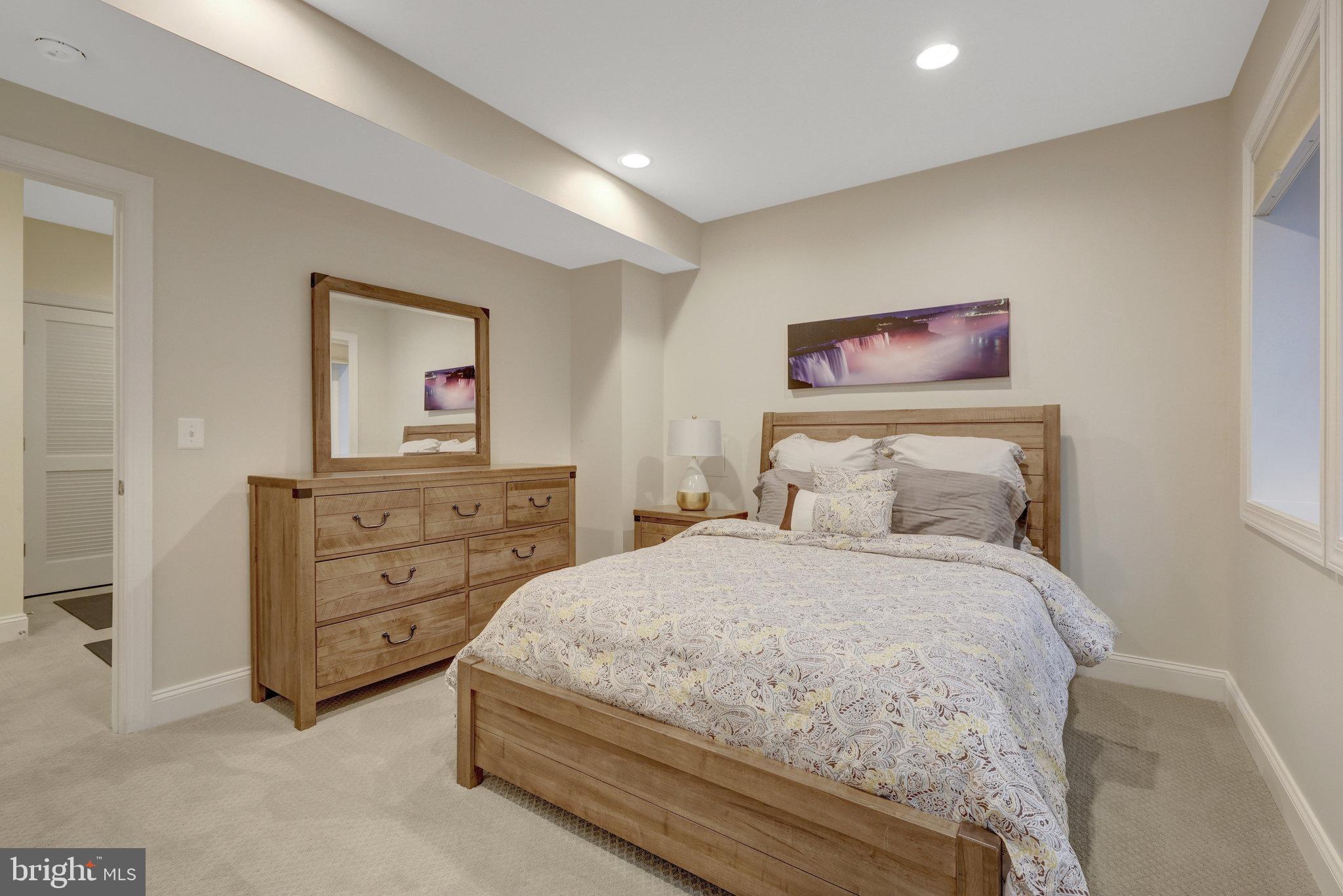 JADE MANOR - Residential