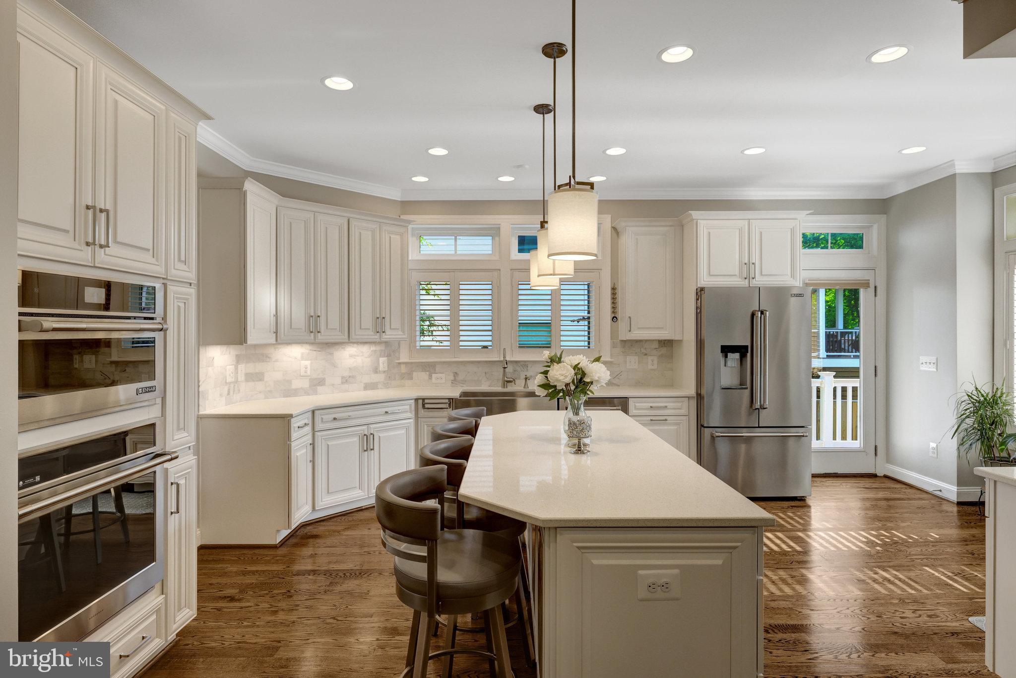 JADE MANOR - Residential