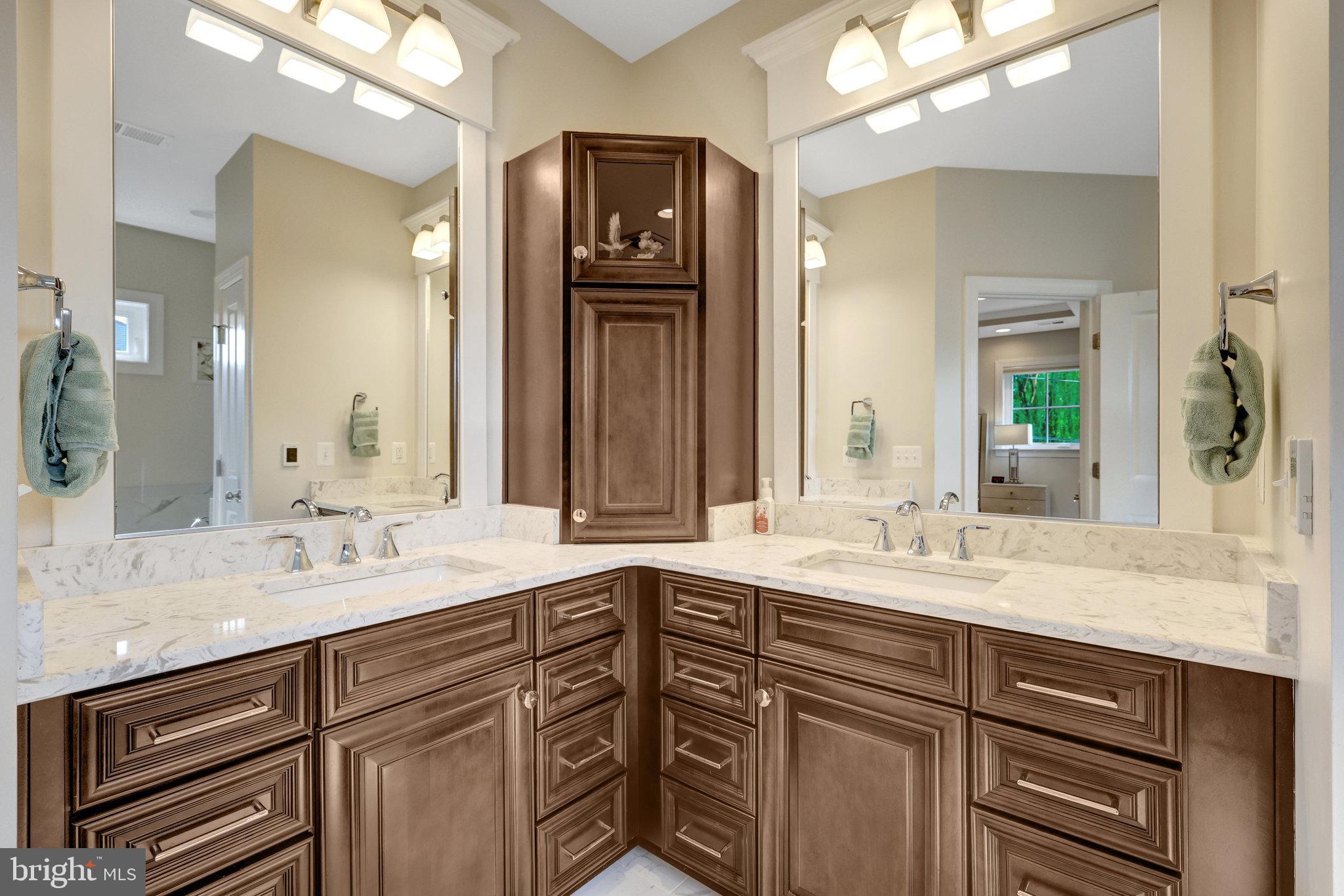 JADE MANOR - Residential