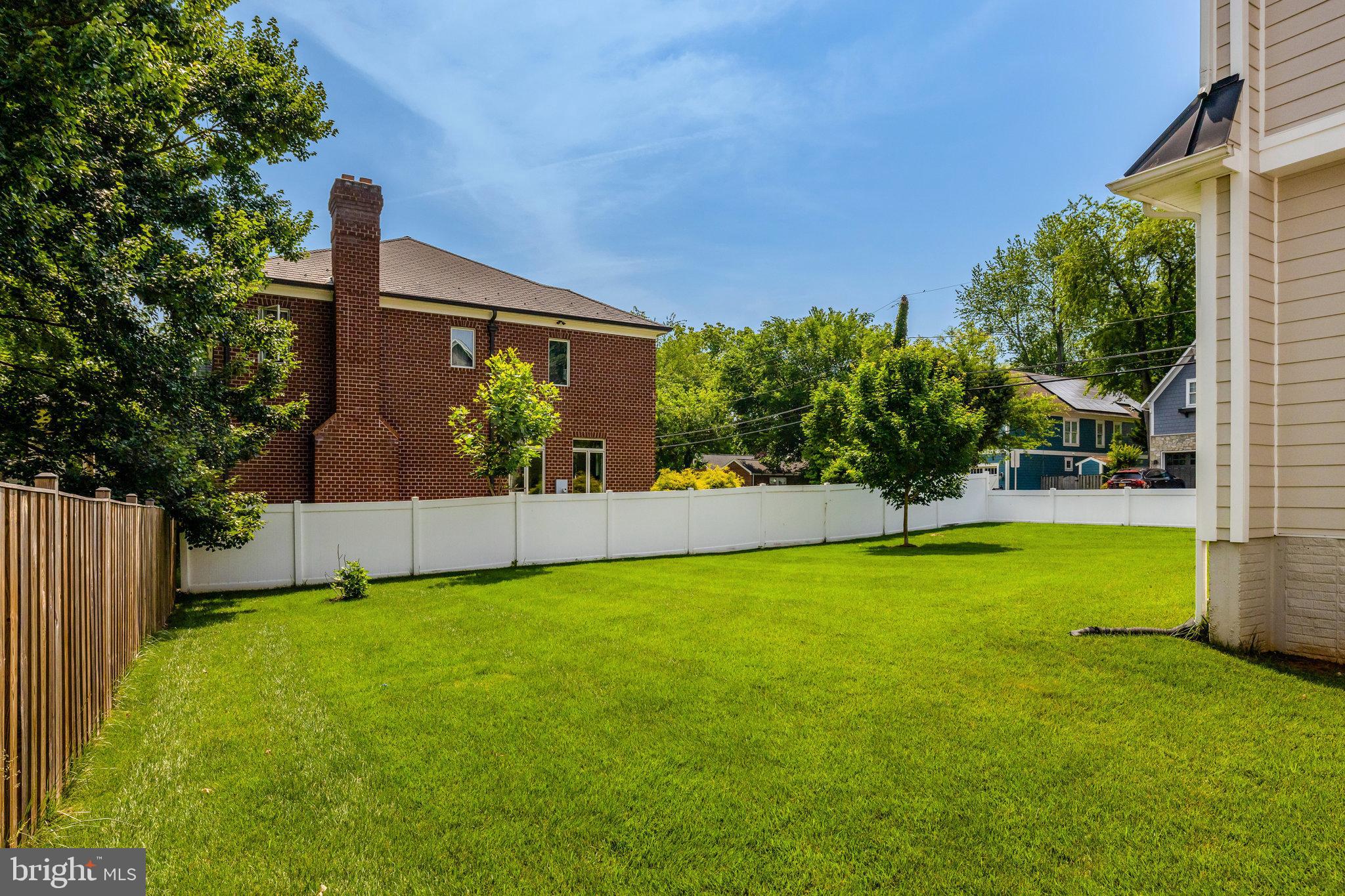 JADE MANOR - Residential