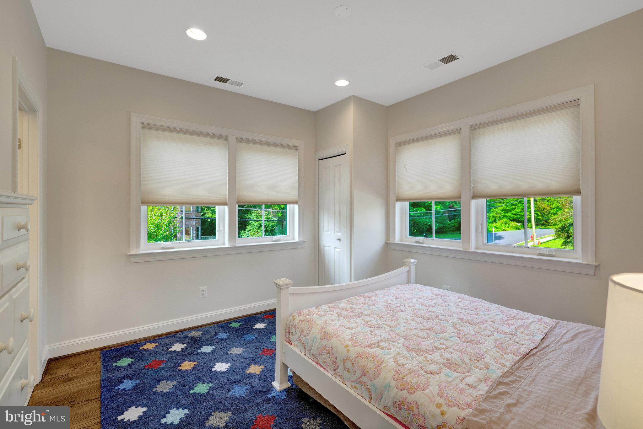 JADE MANOR - Residential