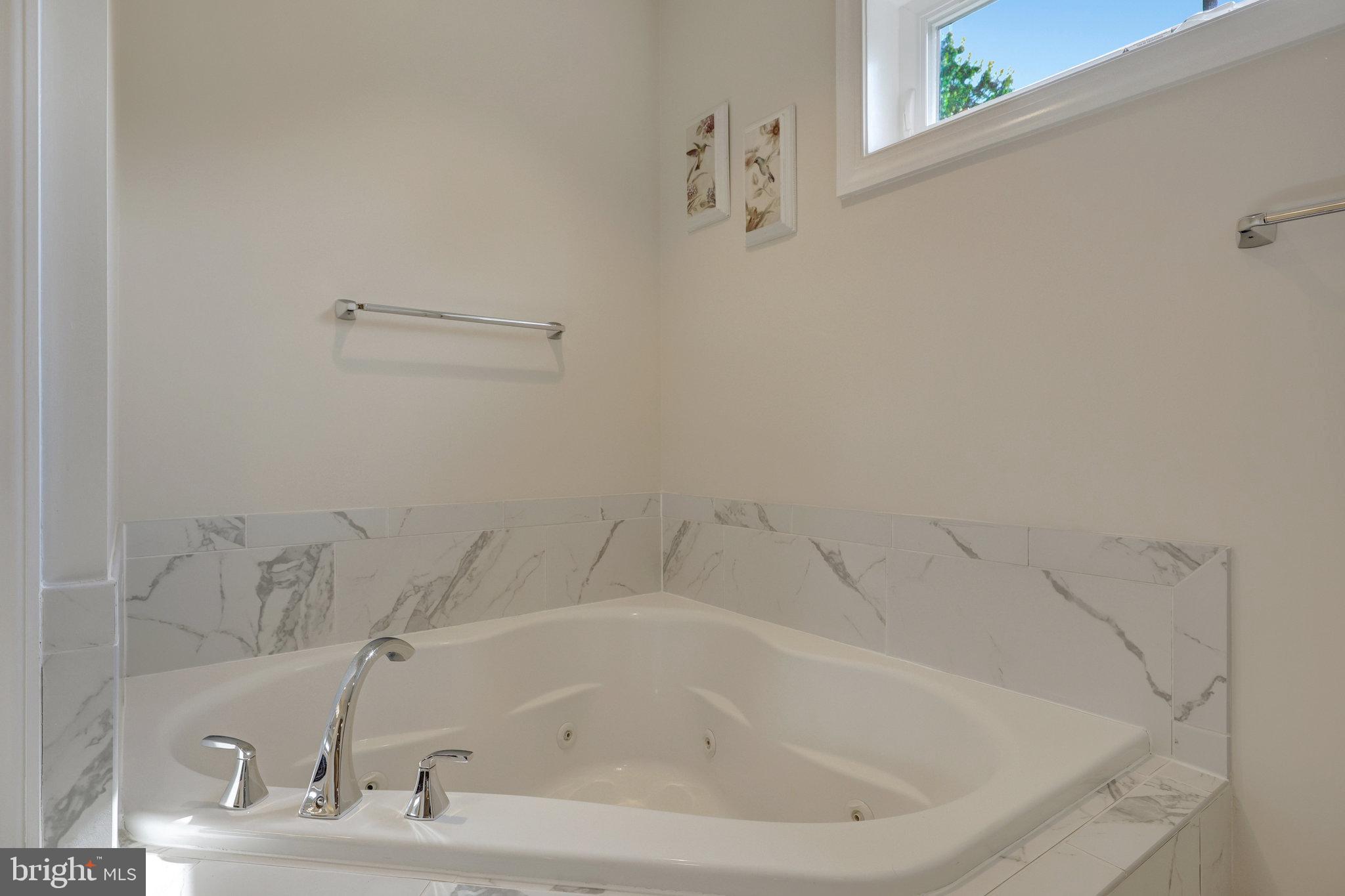 JADE MANOR - Residential