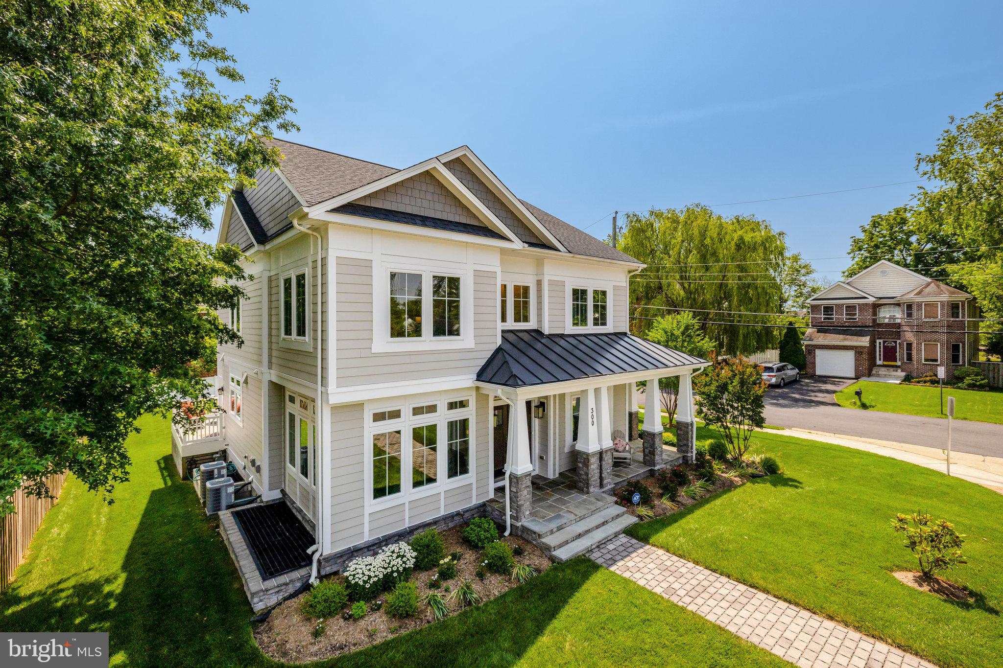 JADE MANOR - Residential