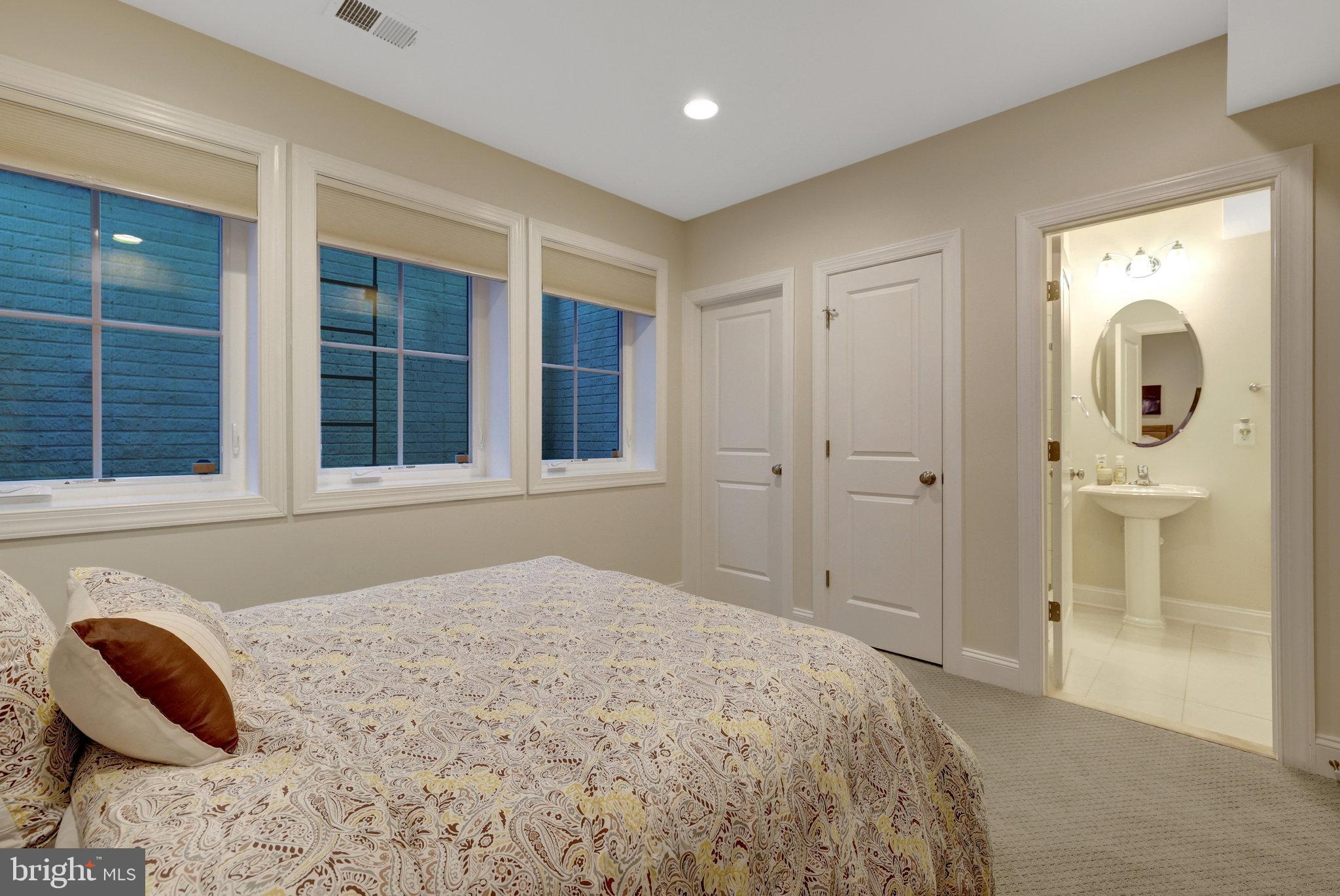 JADE MANOR - Residential