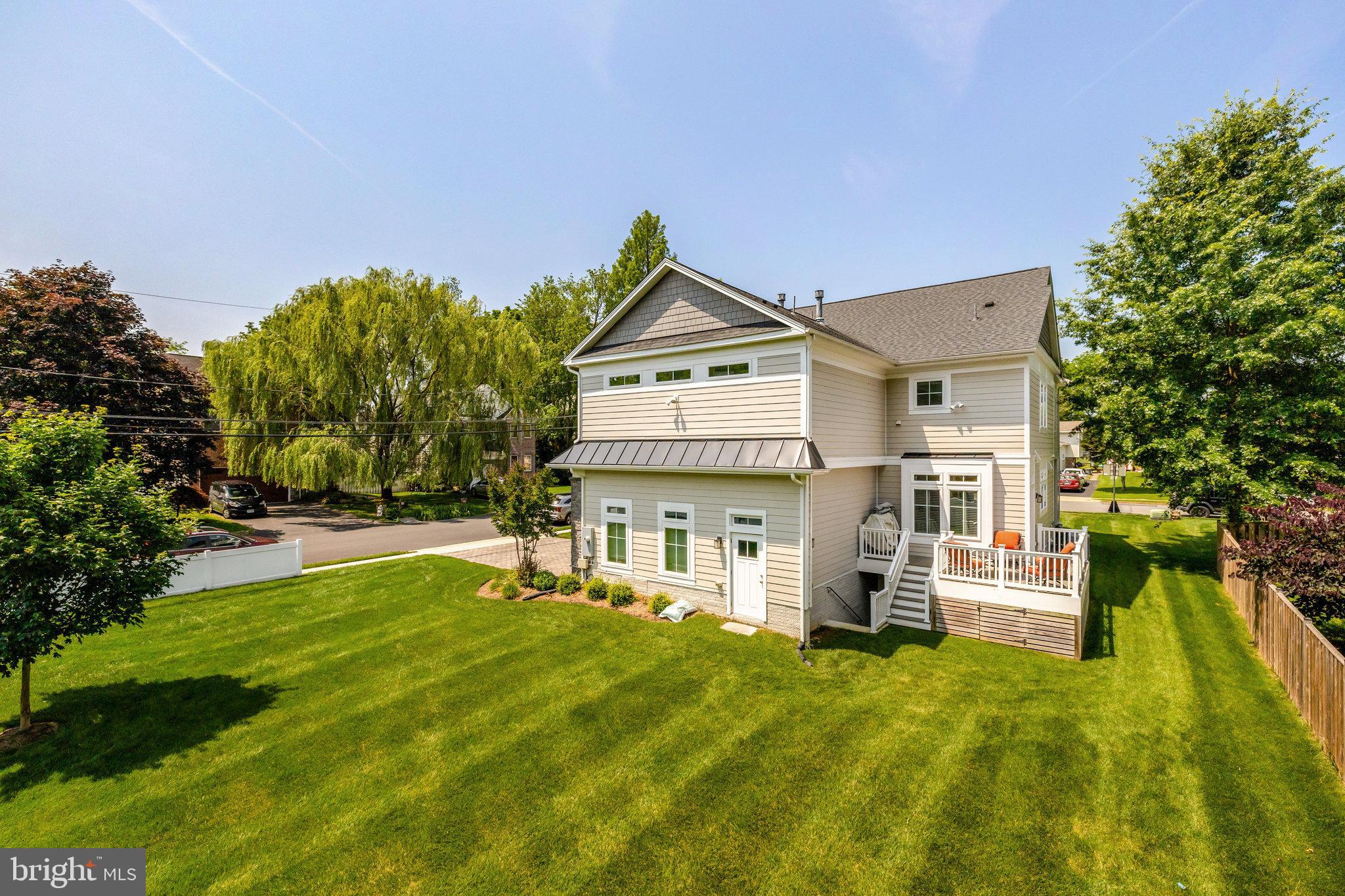 JADE MANOR - Residential