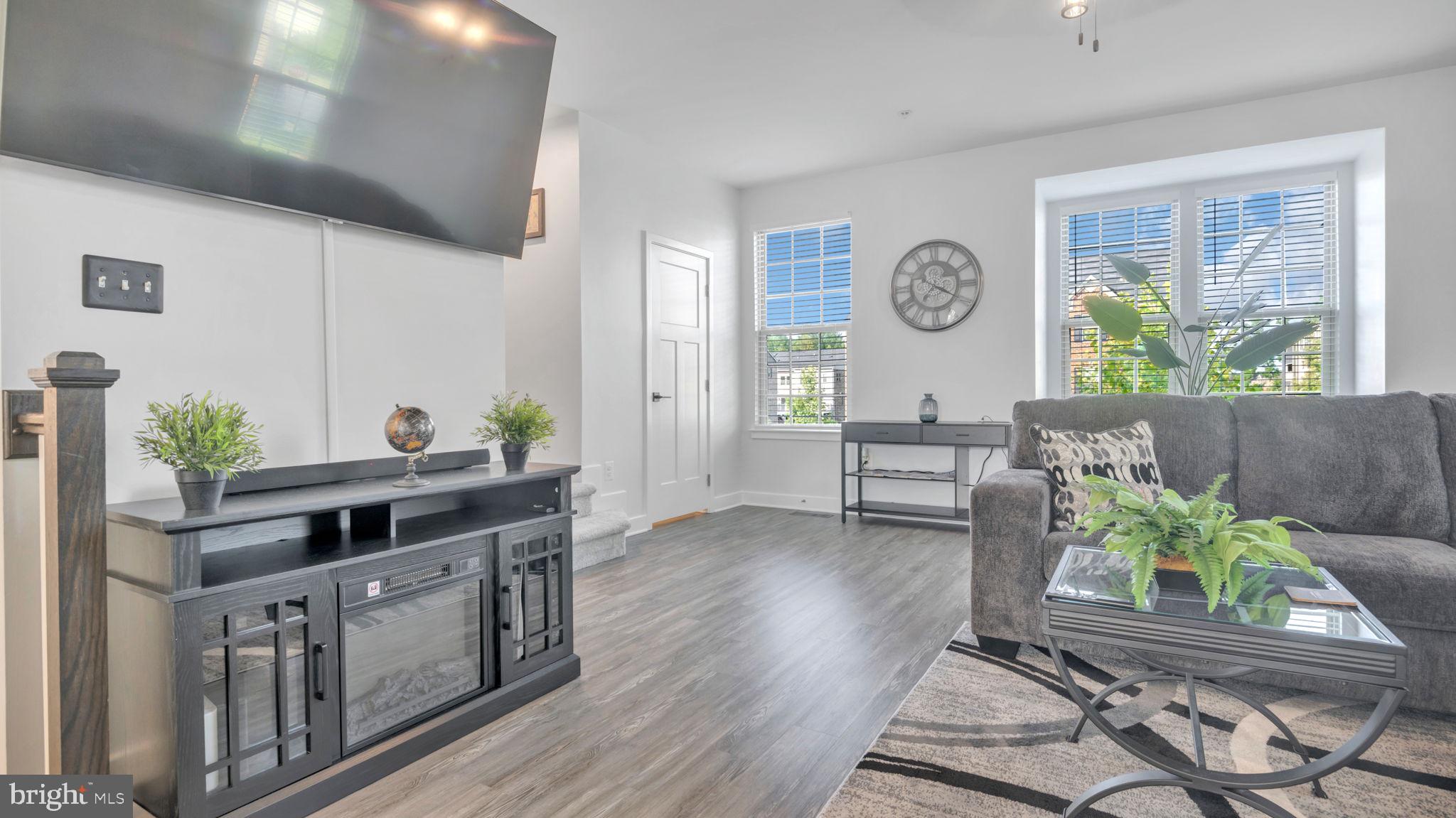 TIMOTHY BRANCH TOWNS - Residential Lease