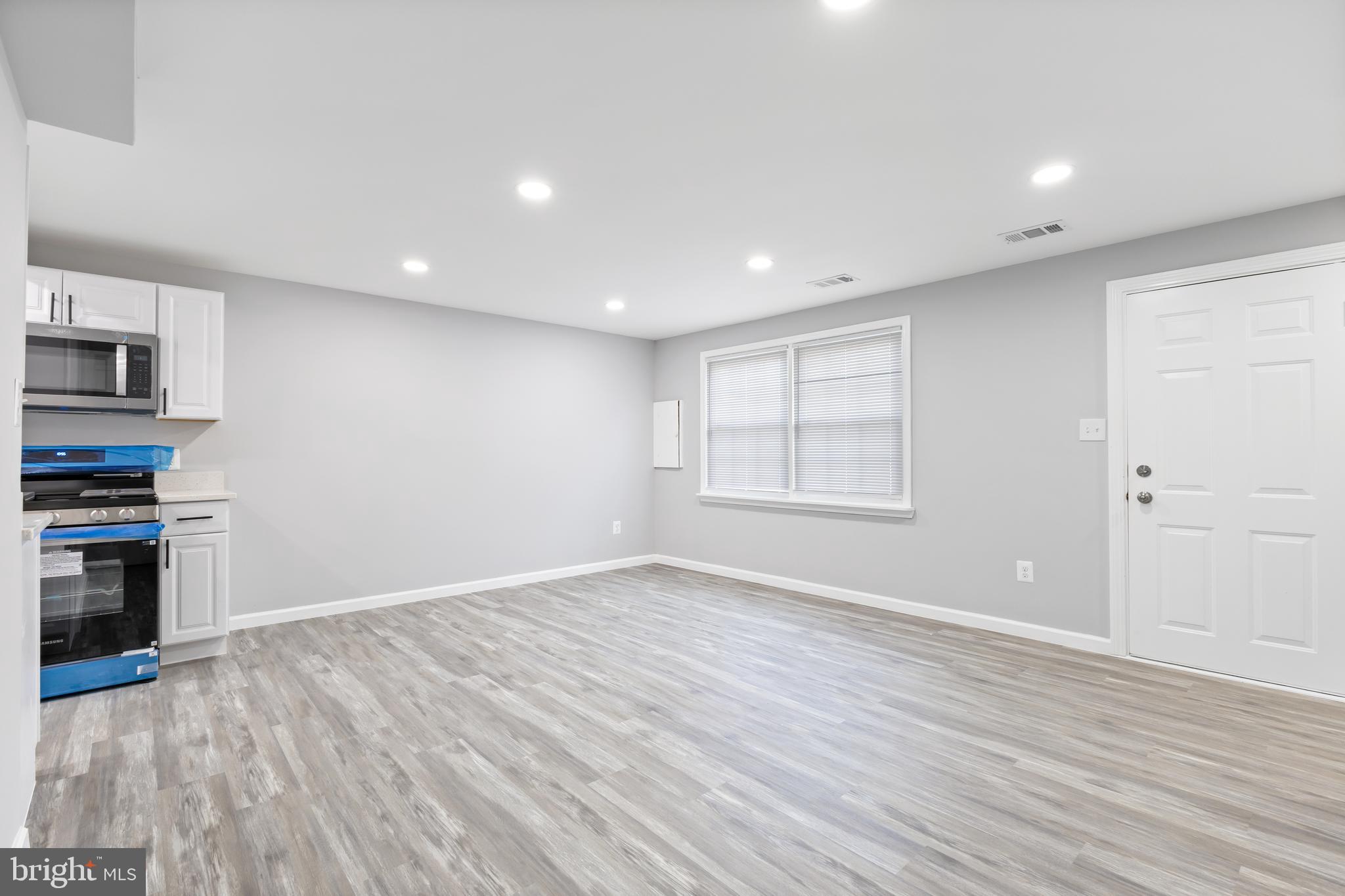 1802 VILLAGE GREEN D-97