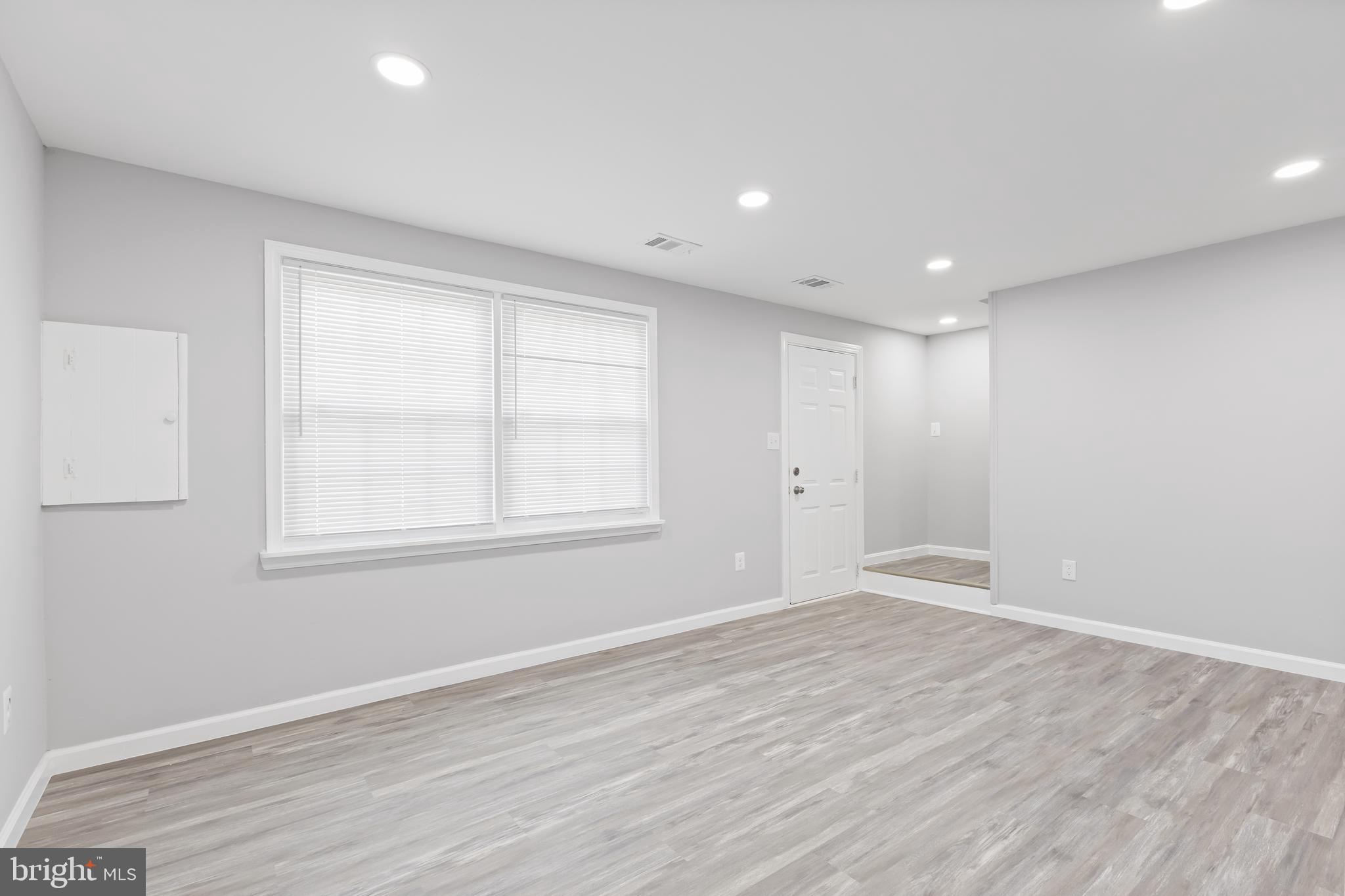 1802 VILLAGE GREEN D-97