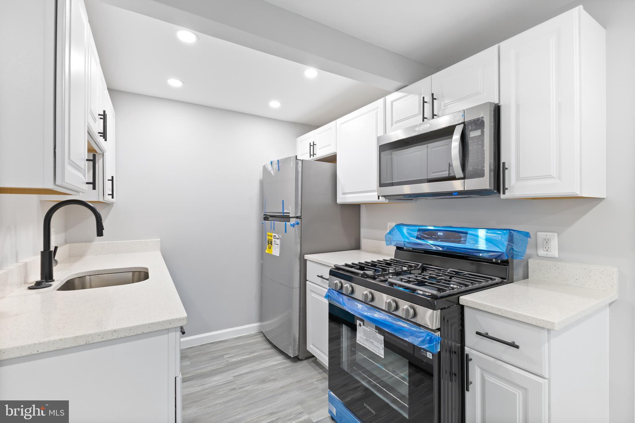 1802 VILLAGE GREEN D-97