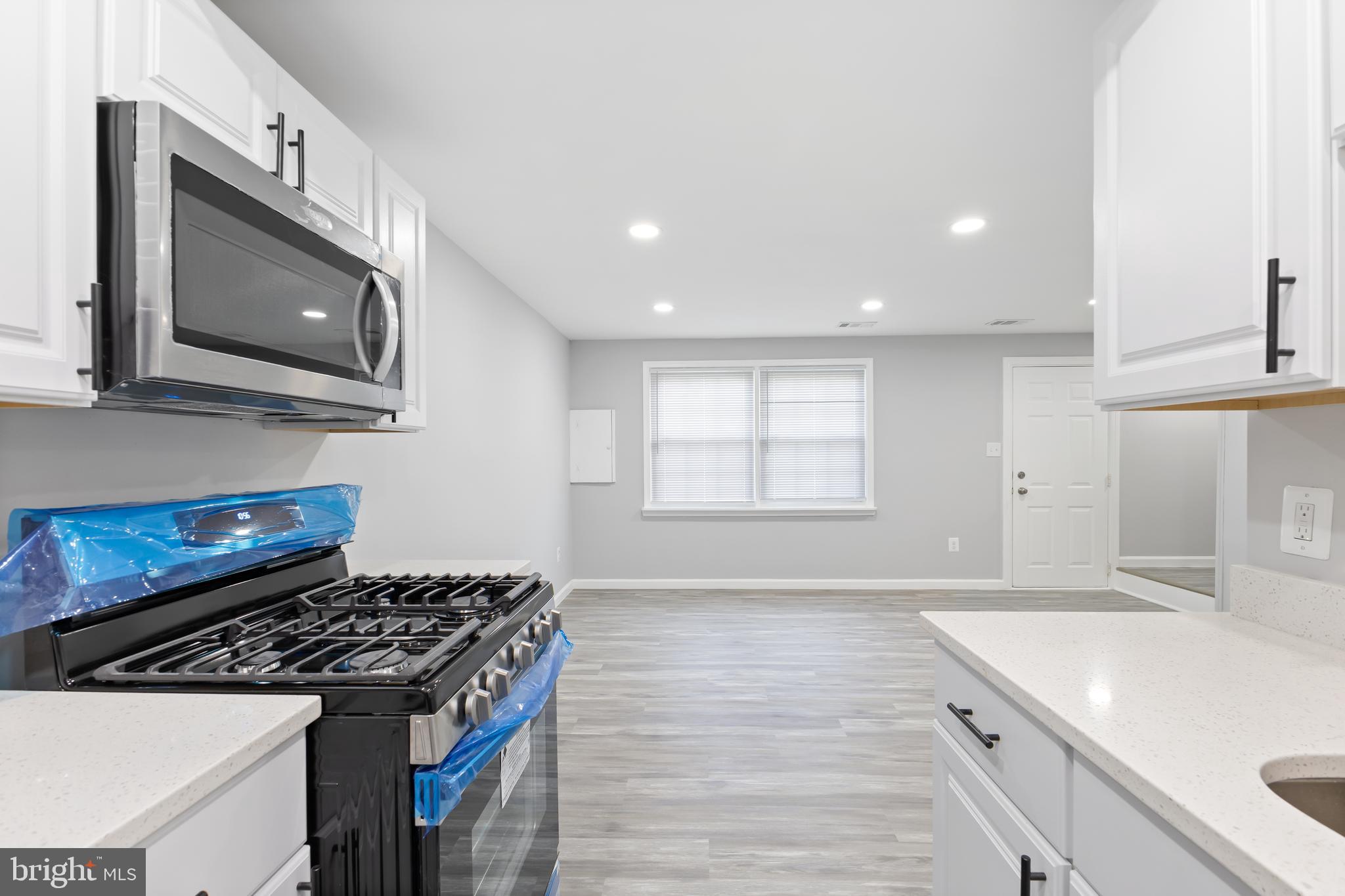 1802 VILLAGE GREEN D-97