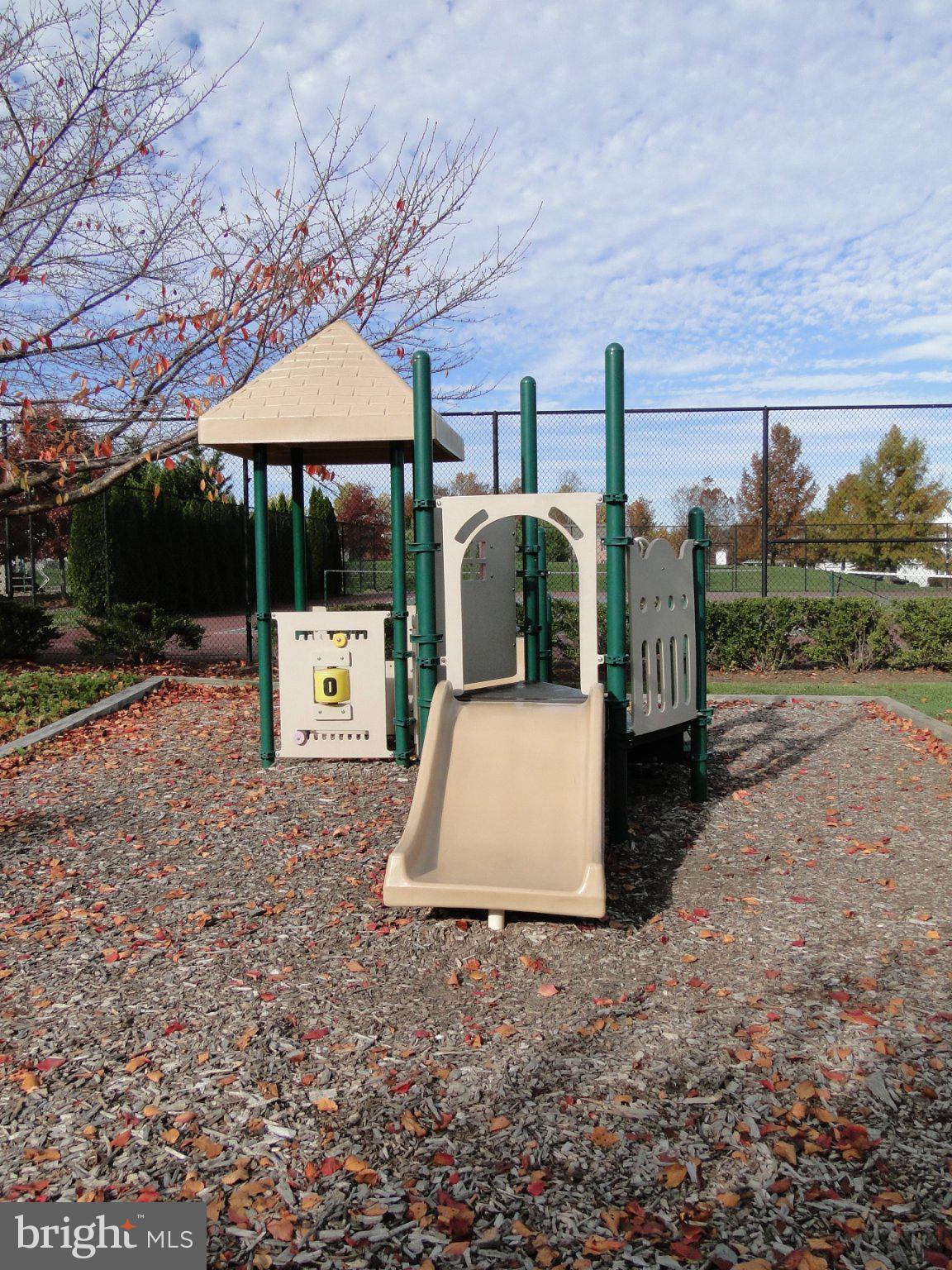 2490 WOODLAND COURT