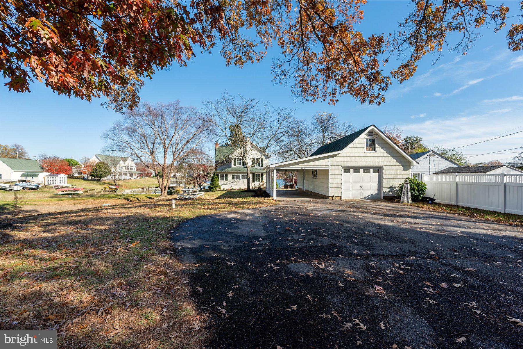 CARRS WHARF - Residential