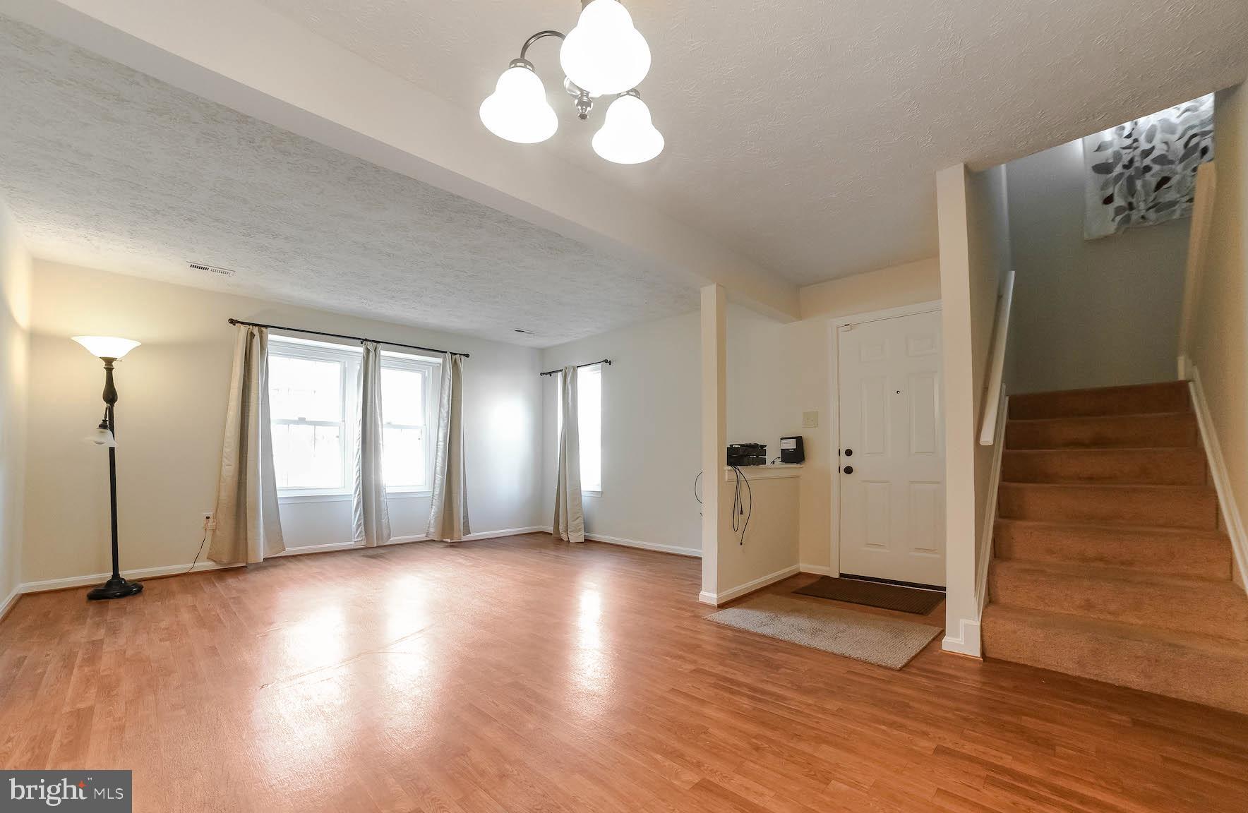 ST CHARLES HAMPSHIRE - Residential