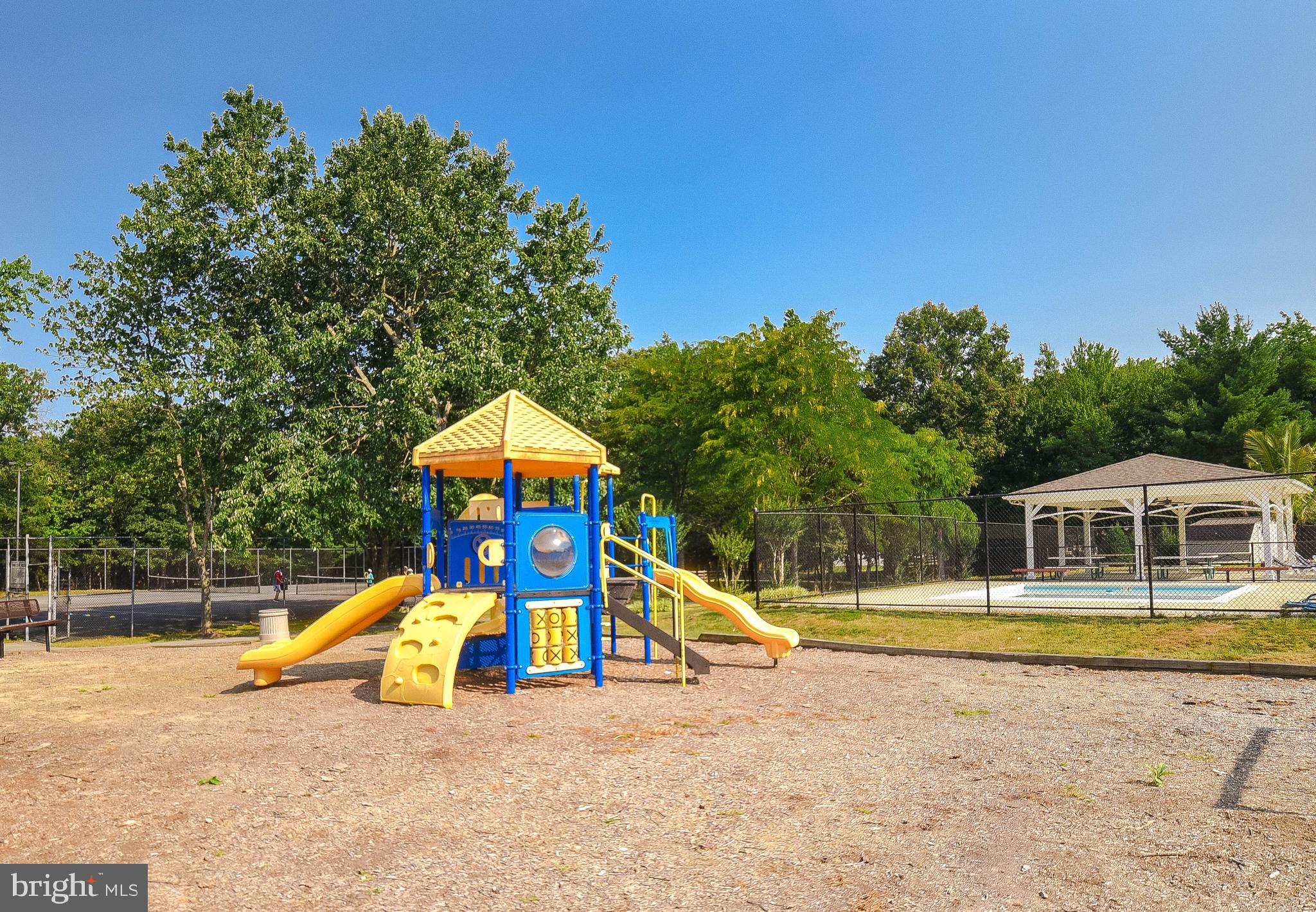 ST CHARLES HAMPSHIRE - Residential