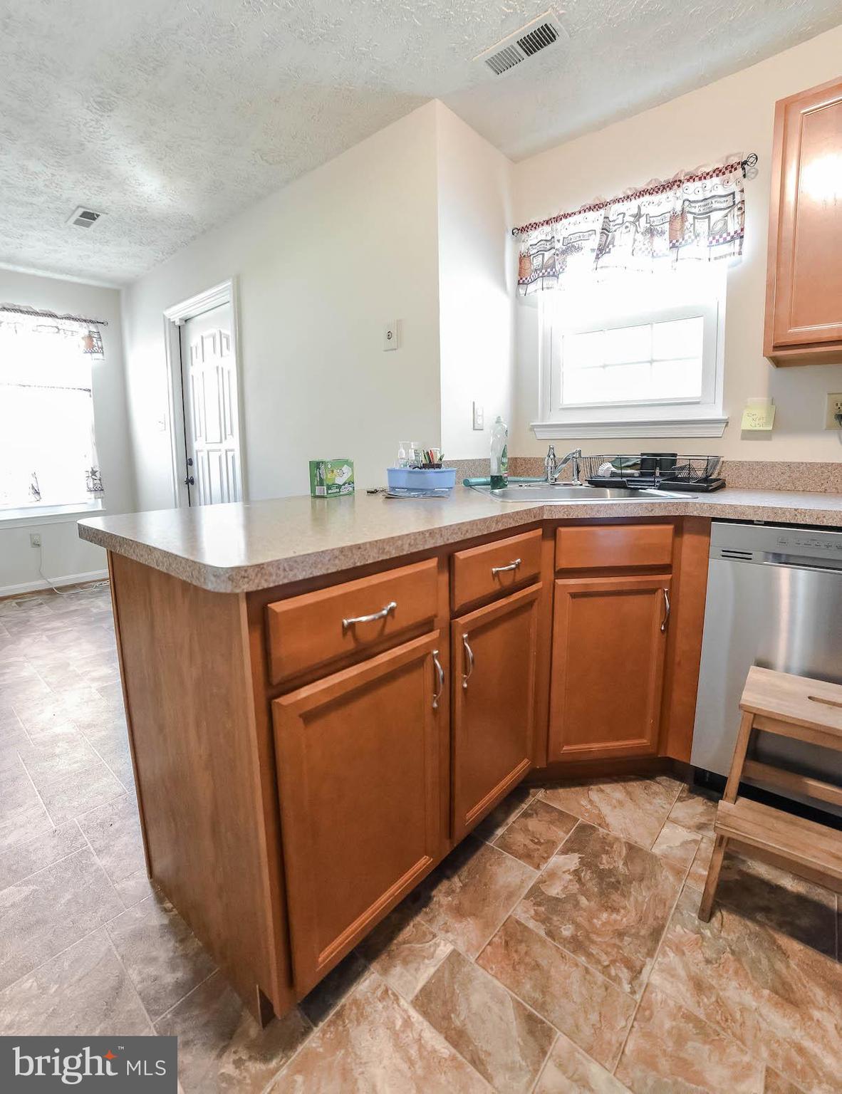 ST CHARLES HAMPSHIRE - Residential