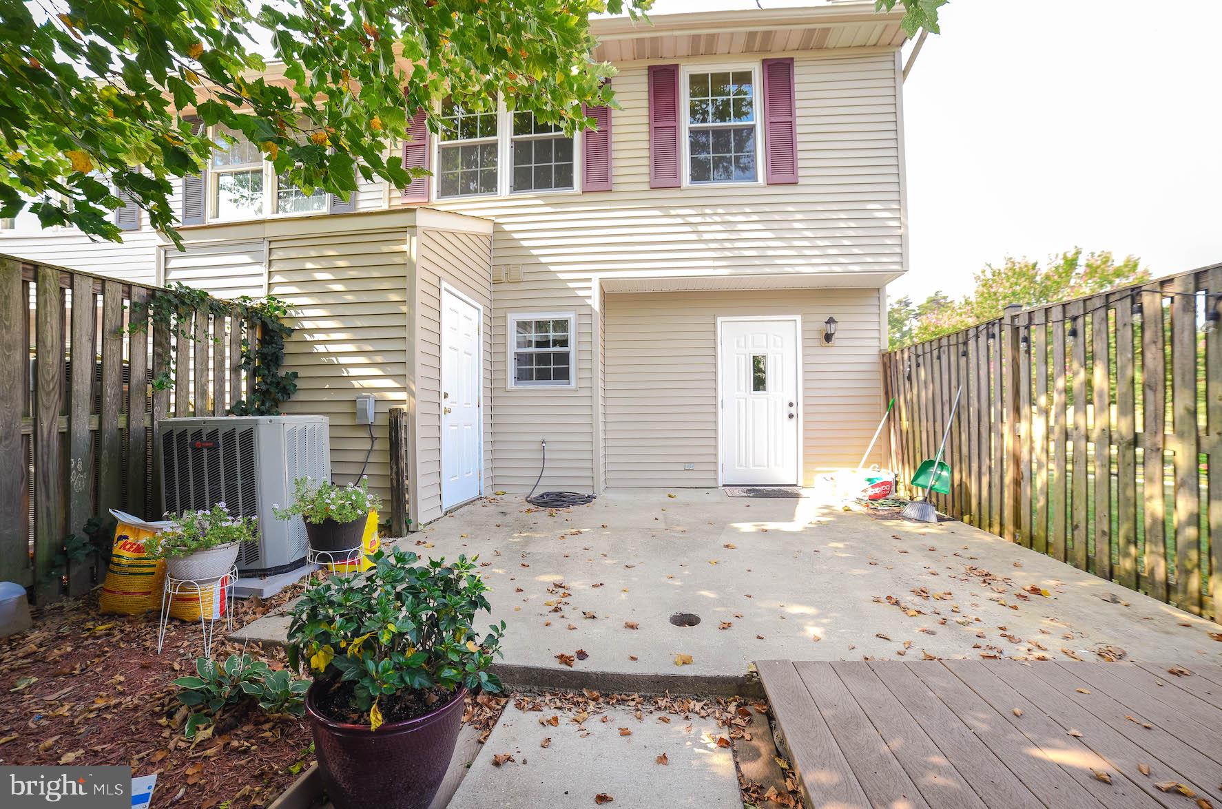 ST CHARLES HAMPSHIRE - Residential