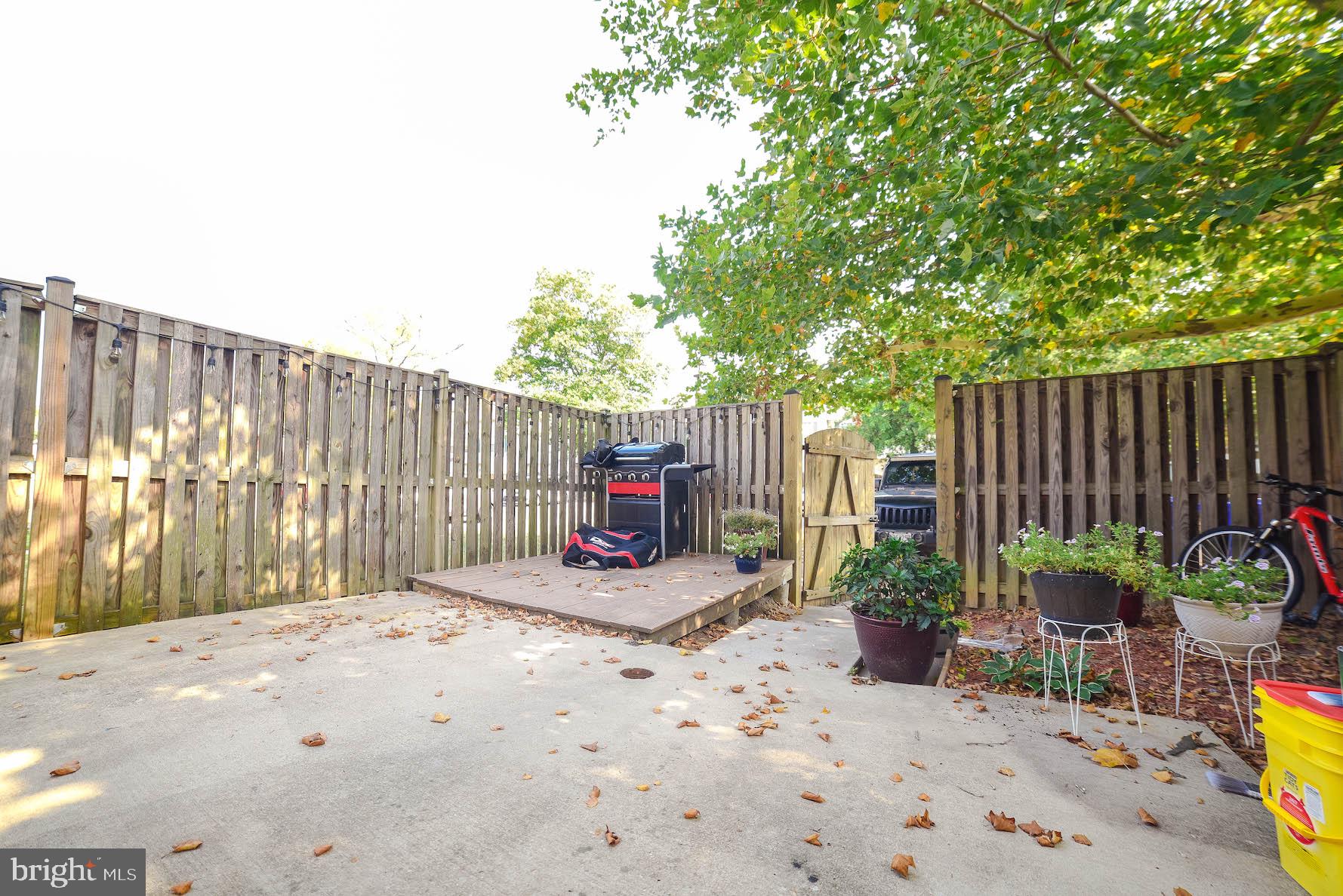 ST CHARLES HAMPSHIRE - Residential