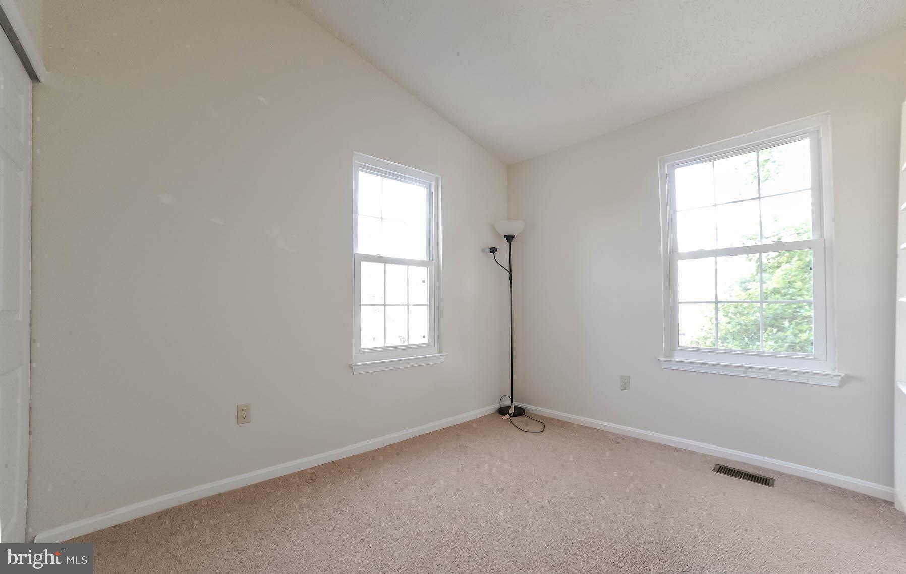 ST CHARLES HAMPSHIRE - Residential