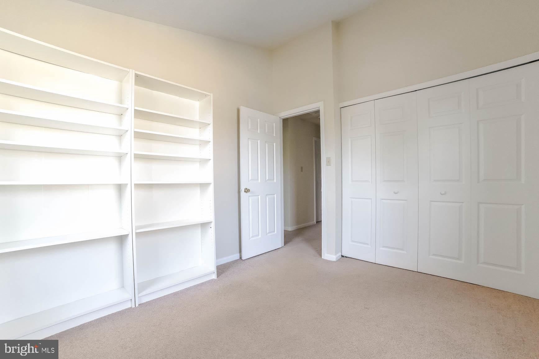 ST CHARLES HAMPSHIRE - Residential