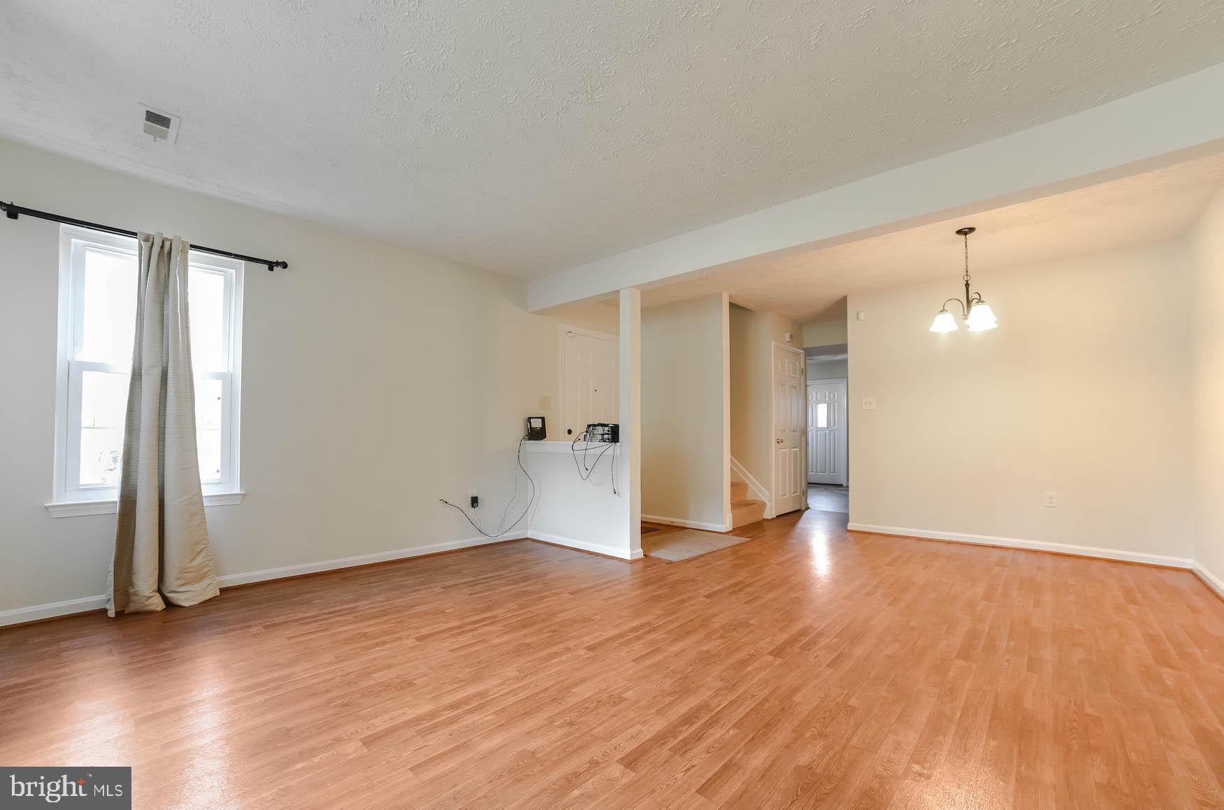 ST CHARLES HAMPSHIRE - Residential