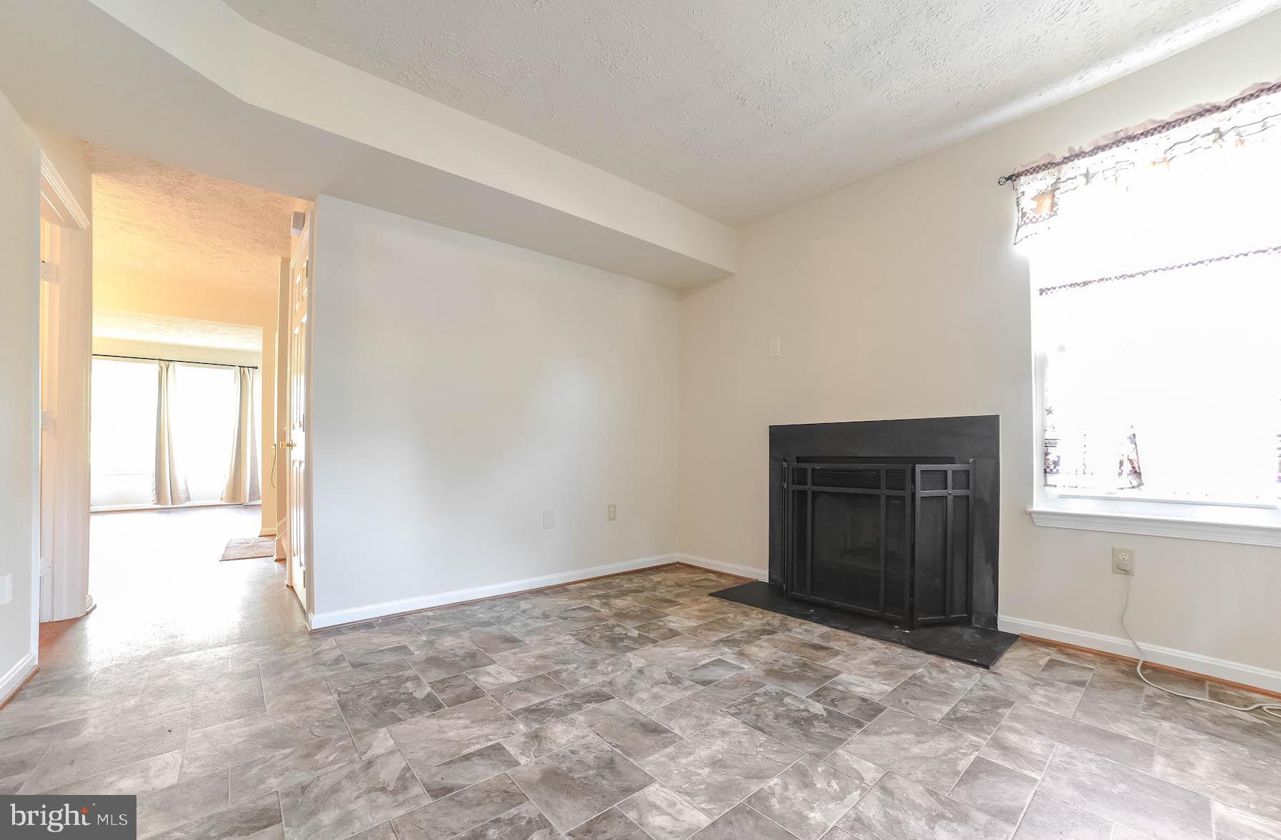 ST CHARLES HAMPSHIRE - Residential