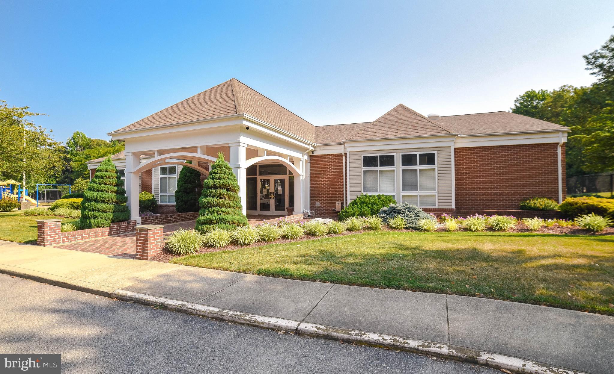 ST CHARLES HAMPSHIRE - Residential