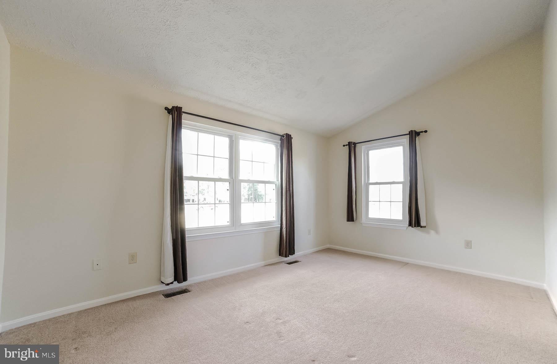 ST CHARLES HAMPSHIRE - Residential