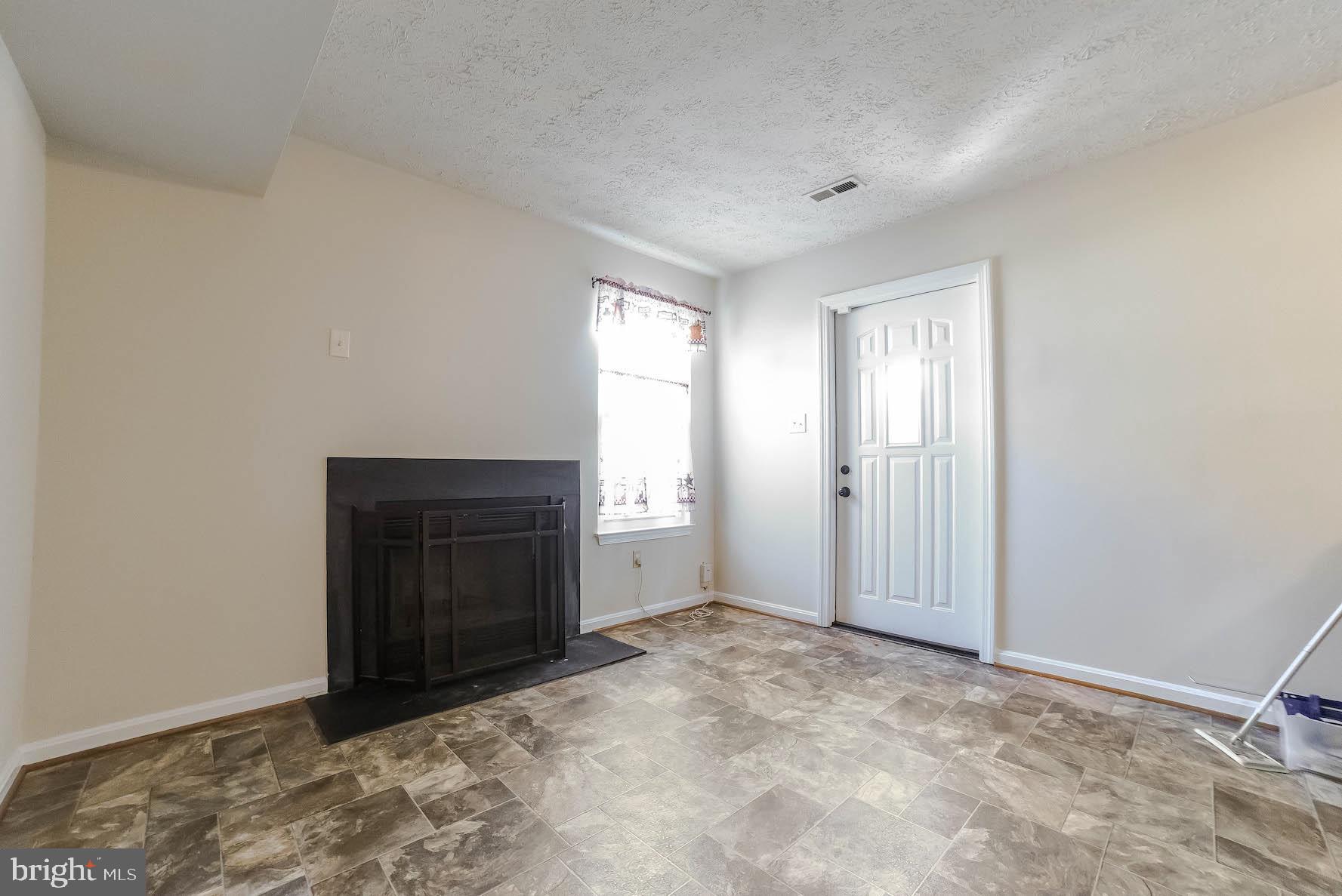 ST CHARLES HAMPSHIRE - Residential