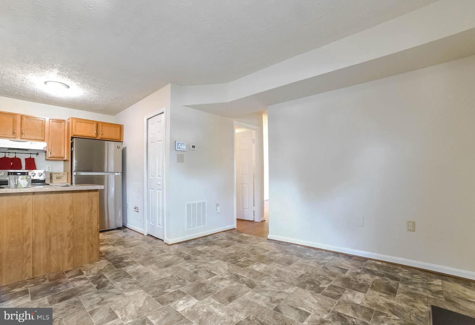 ST CHARLES HAMPSHIRE - Residential