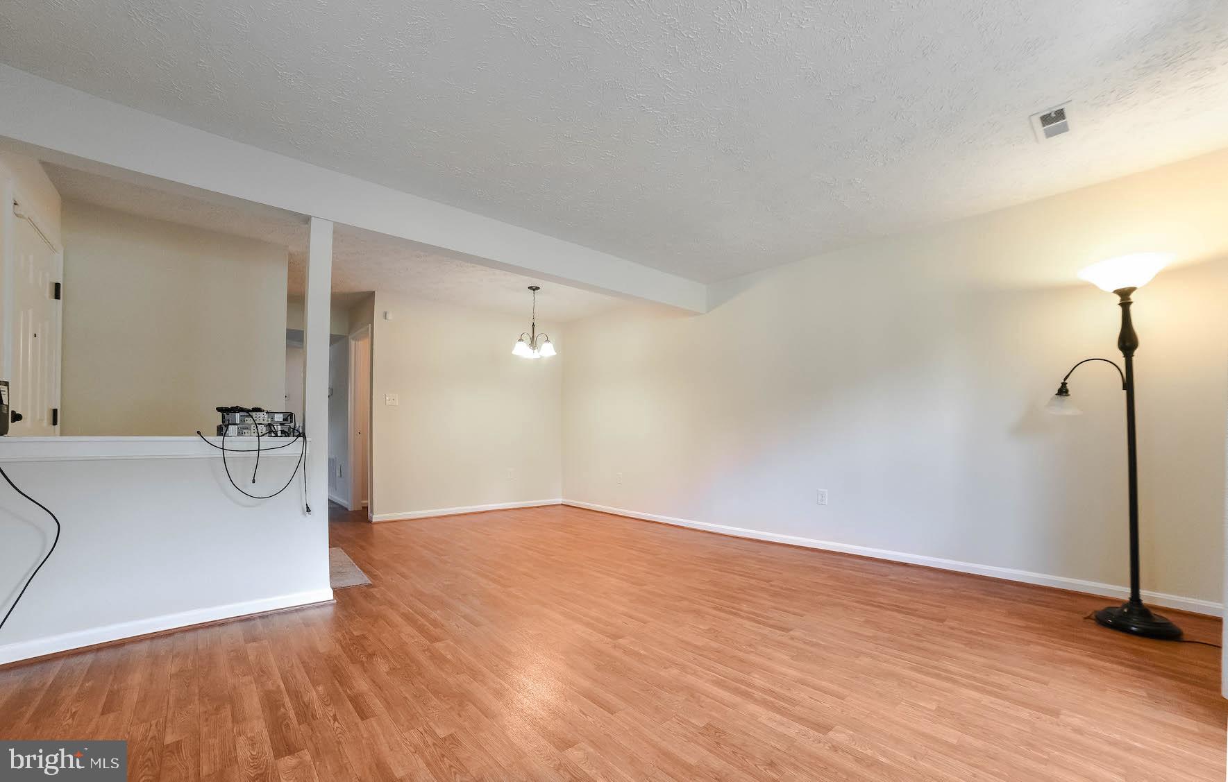 ST CHARLES HAMPSHIRE - Residential