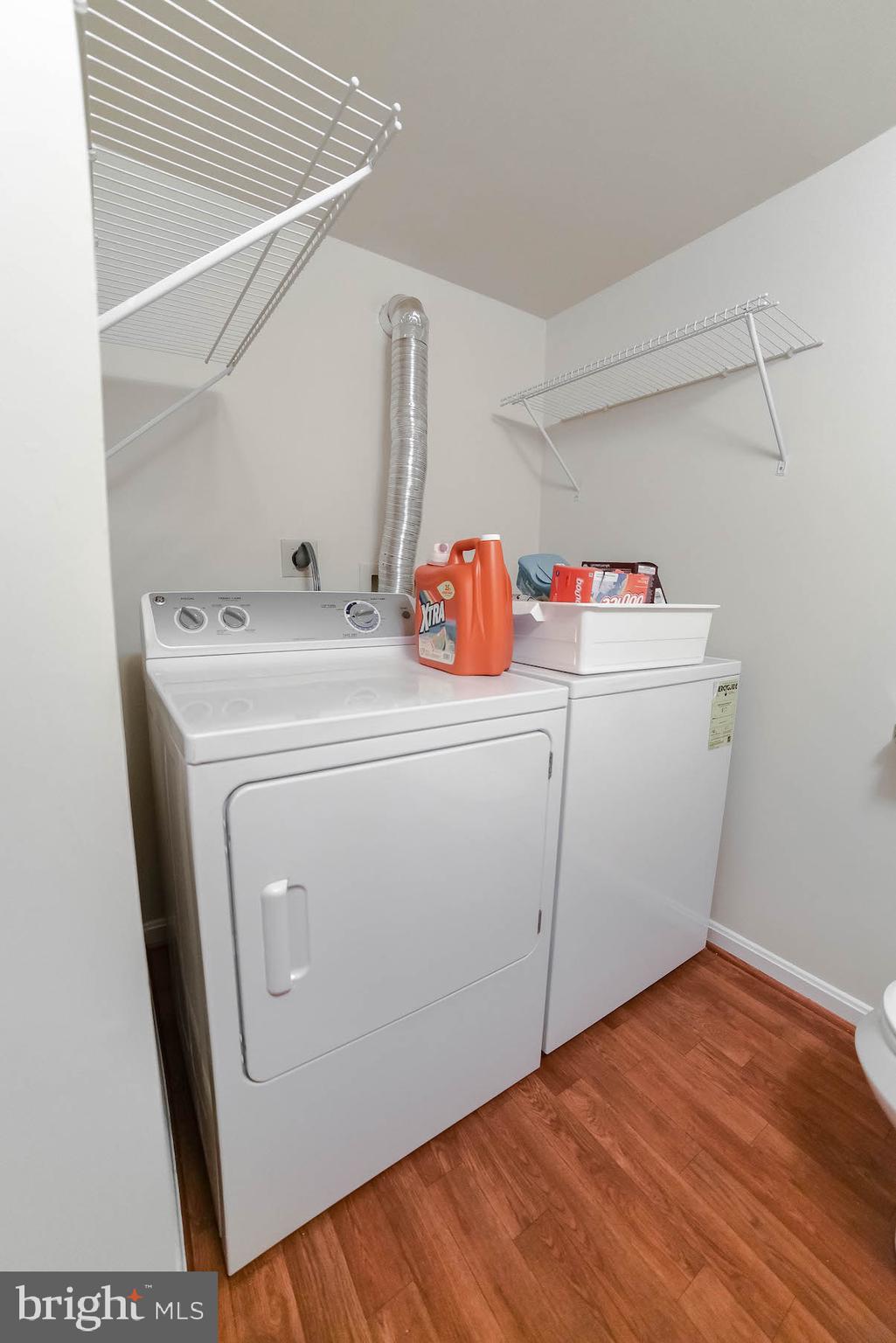 ST CHARLES HAMPSHIRE - Residential