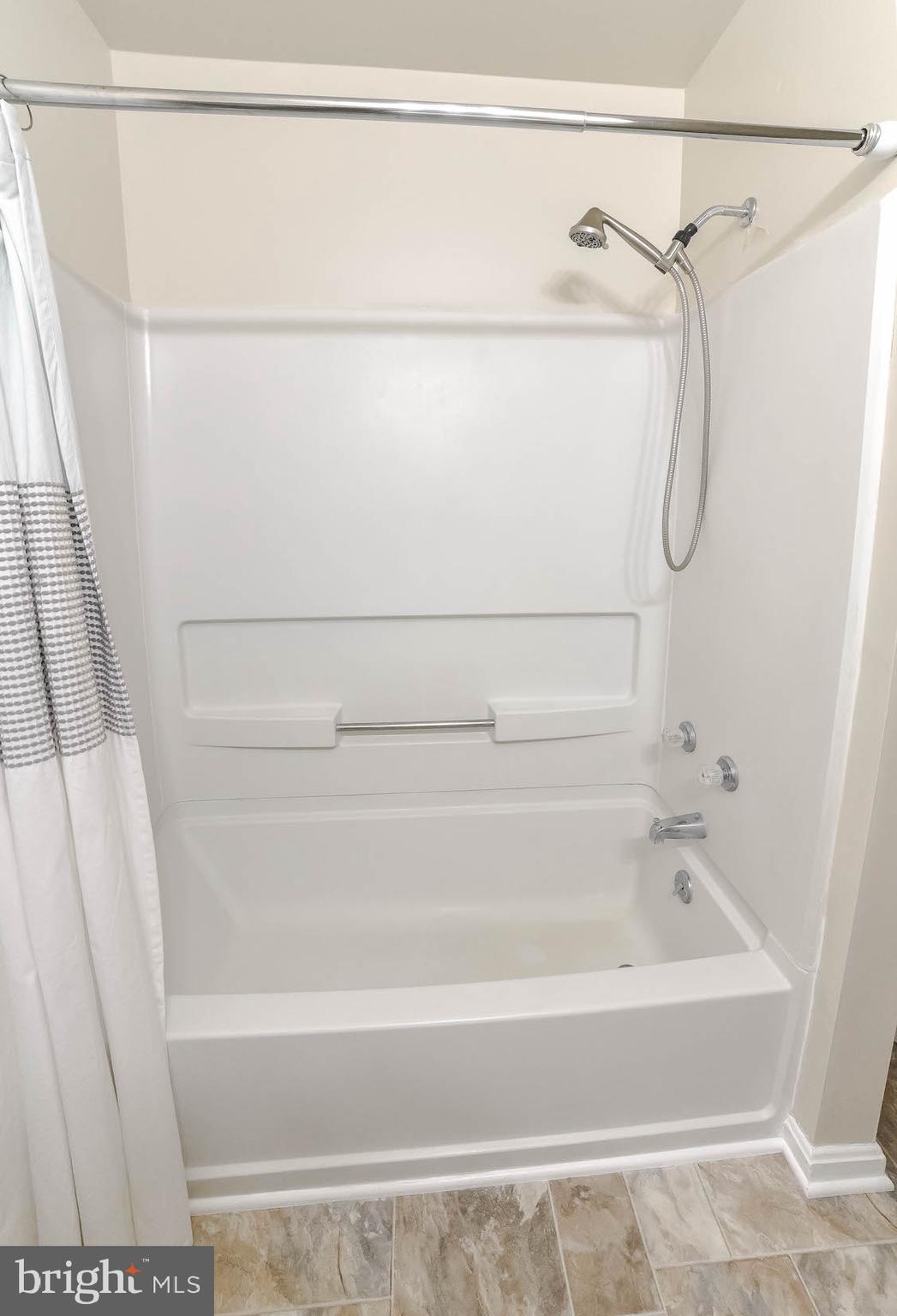 ST CHARLES HAMPSHIRE - Residential