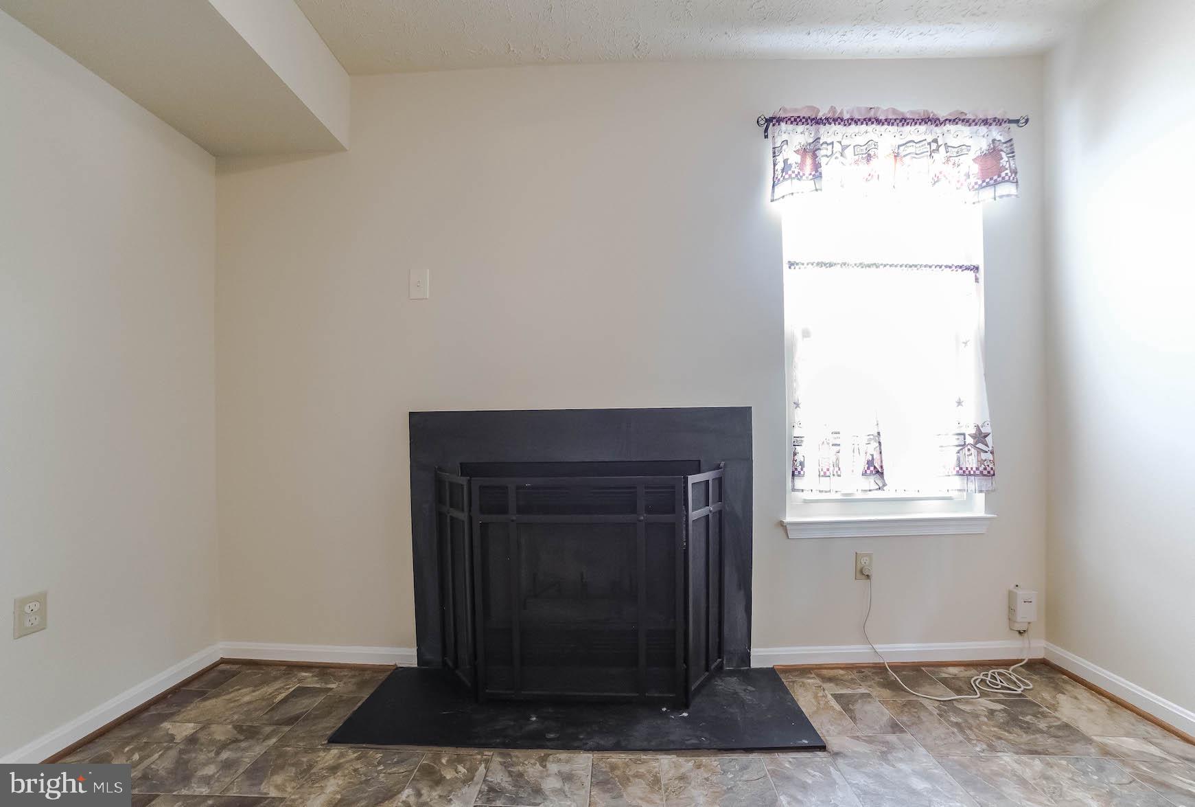 ST CHARLES HAMPSHIRE - Residential