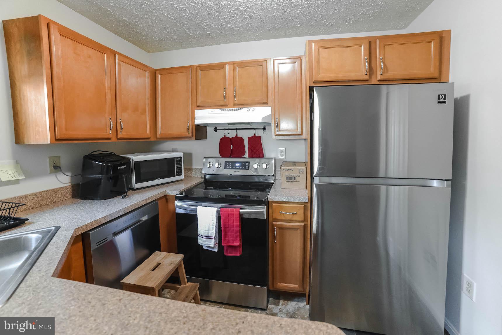 ST CHARLES HAMPSHIRE - Residential