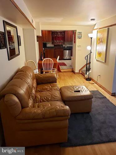 HOLLINS MARKET - Residential