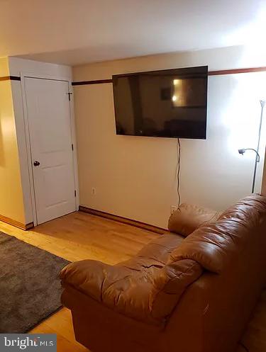 HOLLINS MARKET - Residential