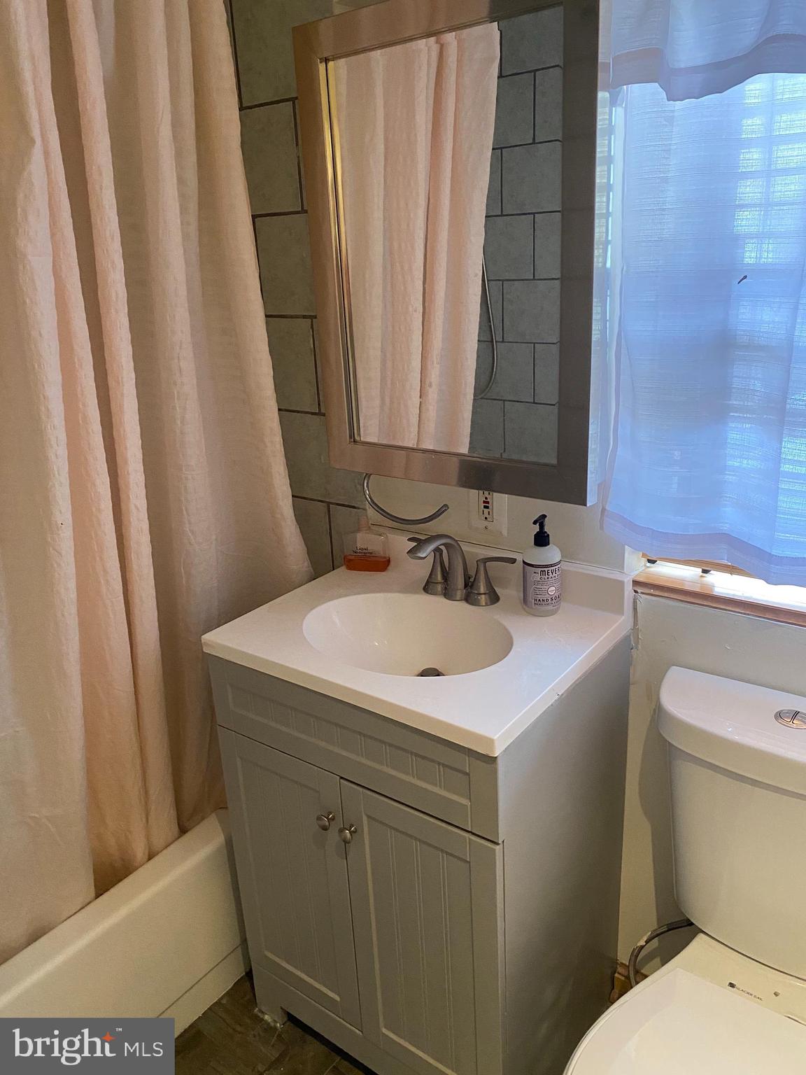 HOLLINS MARKET - Residential