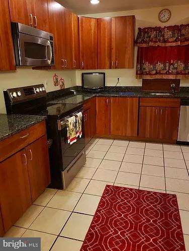 HOLLINS MARKET - Residential