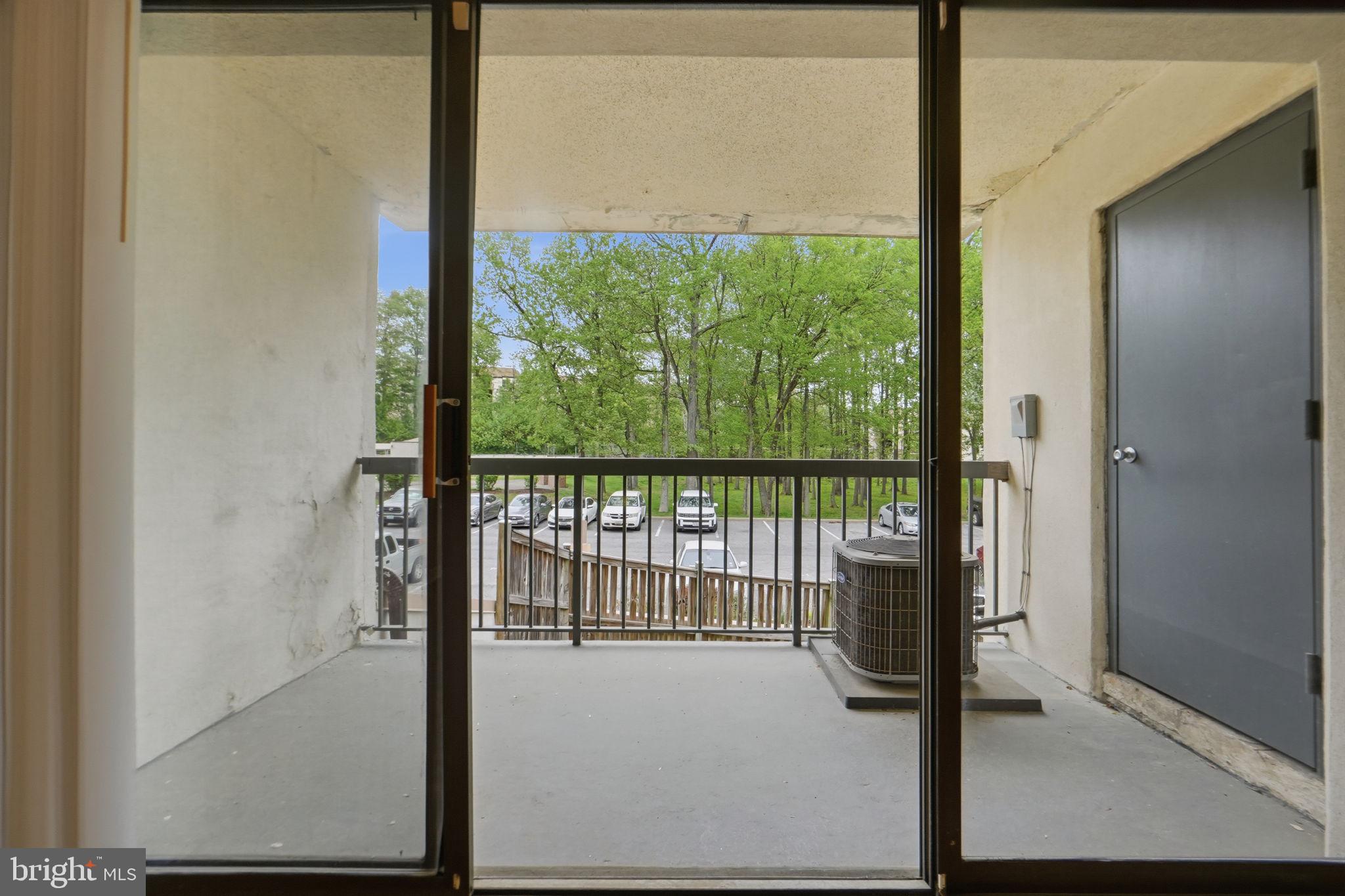 TREETOP CONDO - Residential