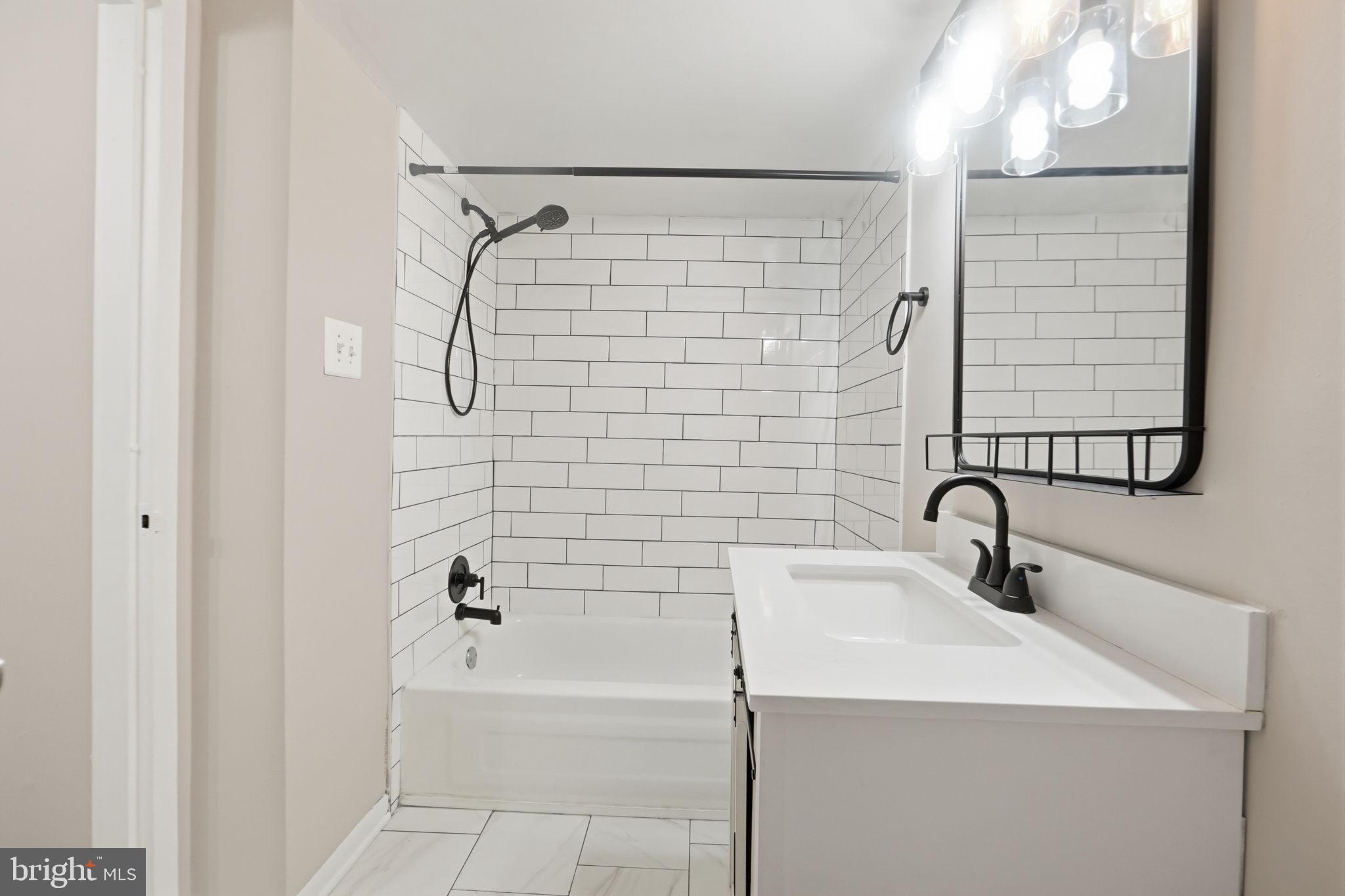 TREETOP CONDO - Residential