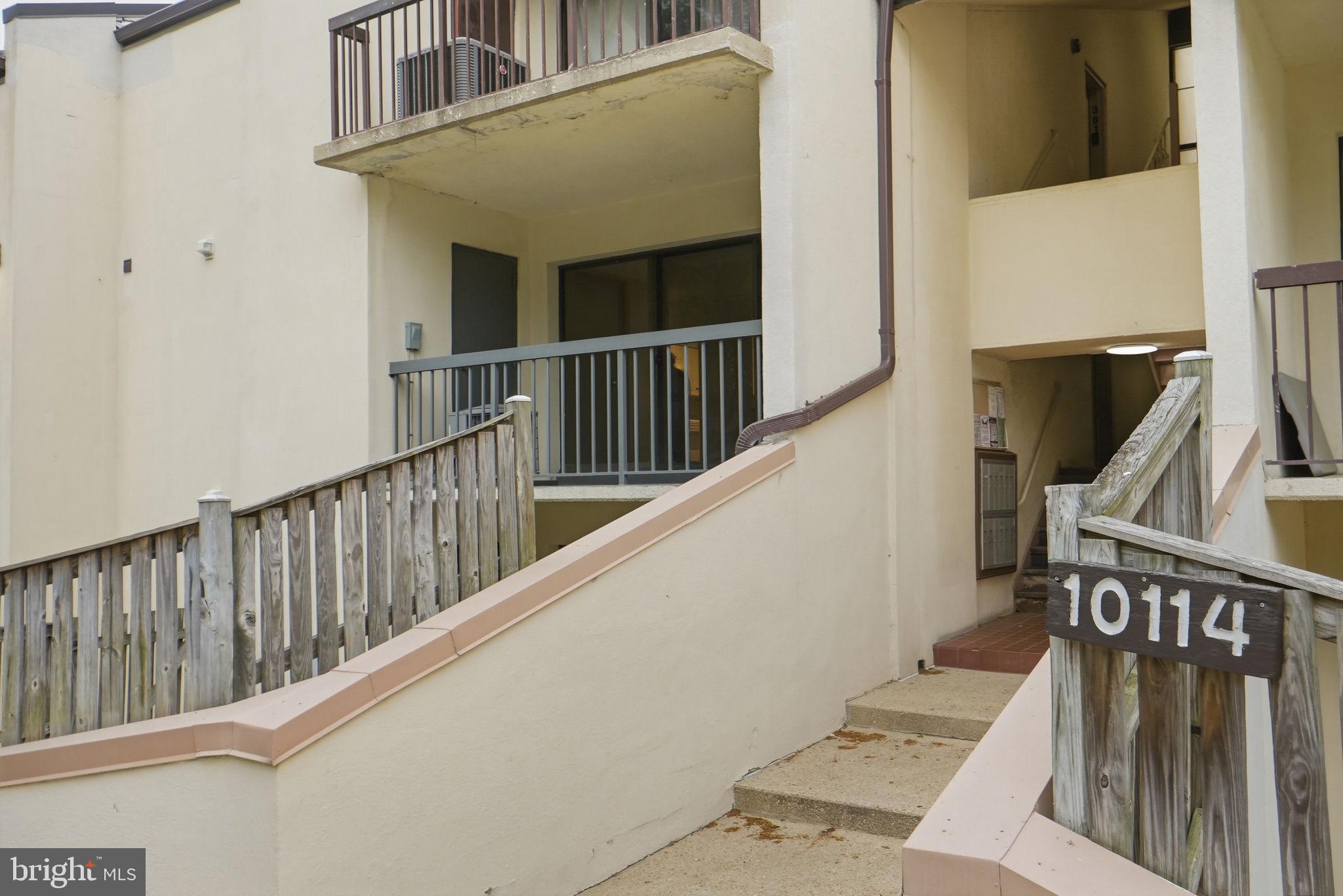 TREETOP CONDO - Residential