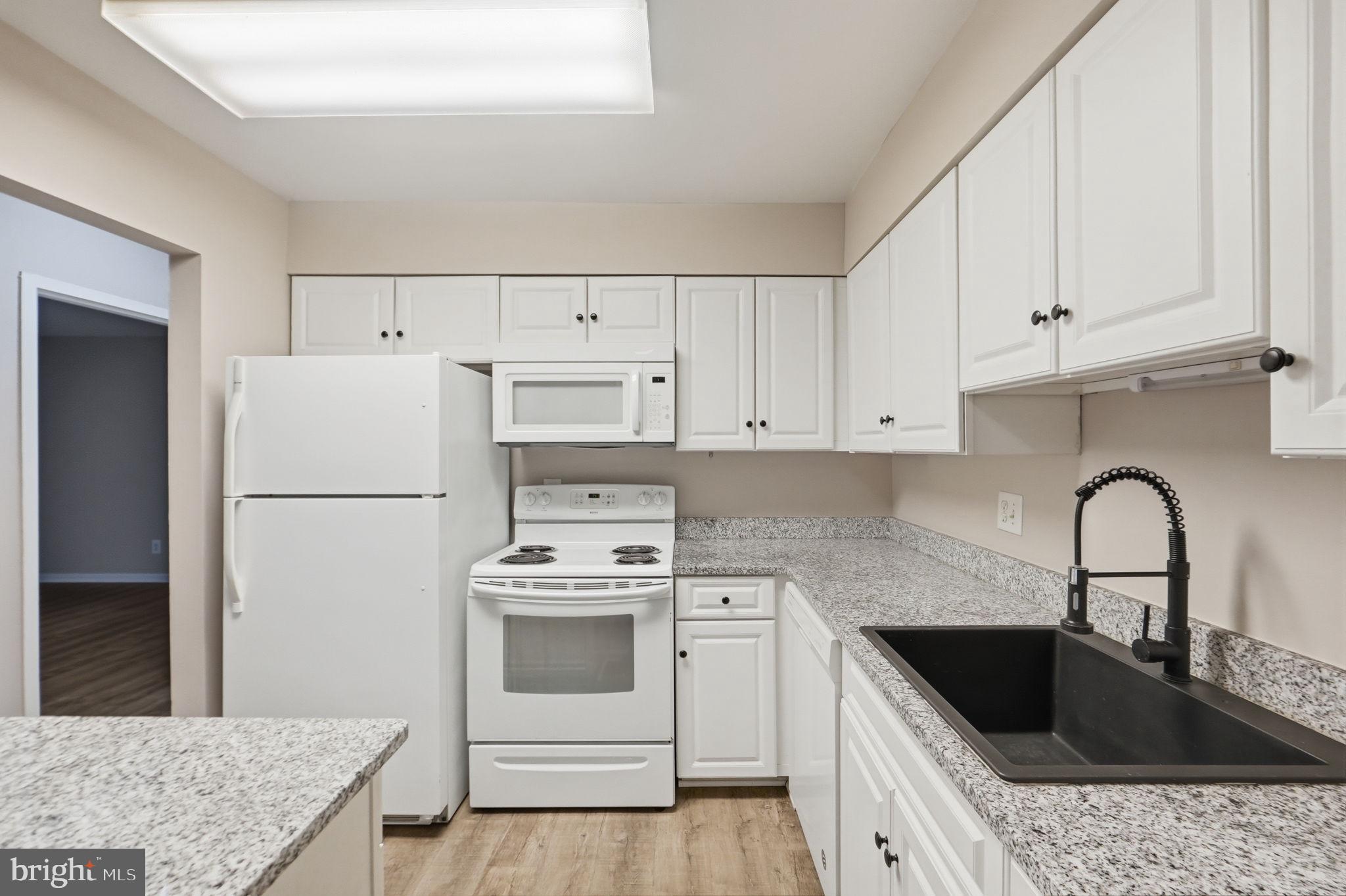 TREETOP CONDO - Residential