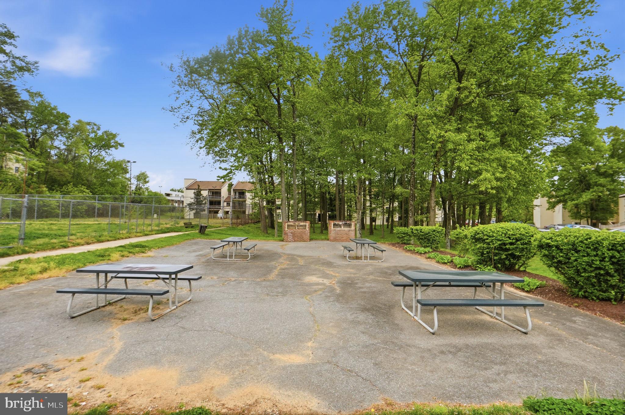 TREETOP CONDO - Residential