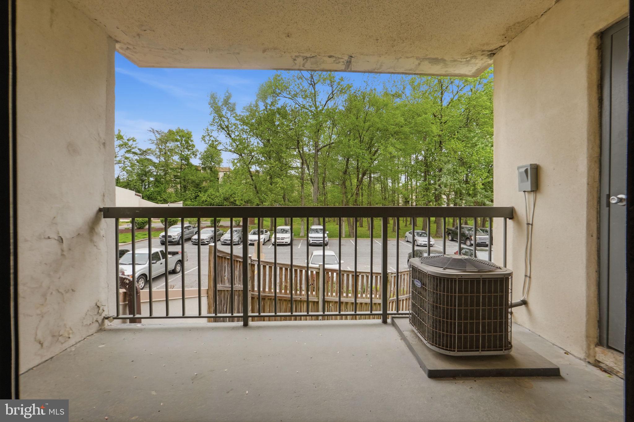 TREETOP CONDO - Residential